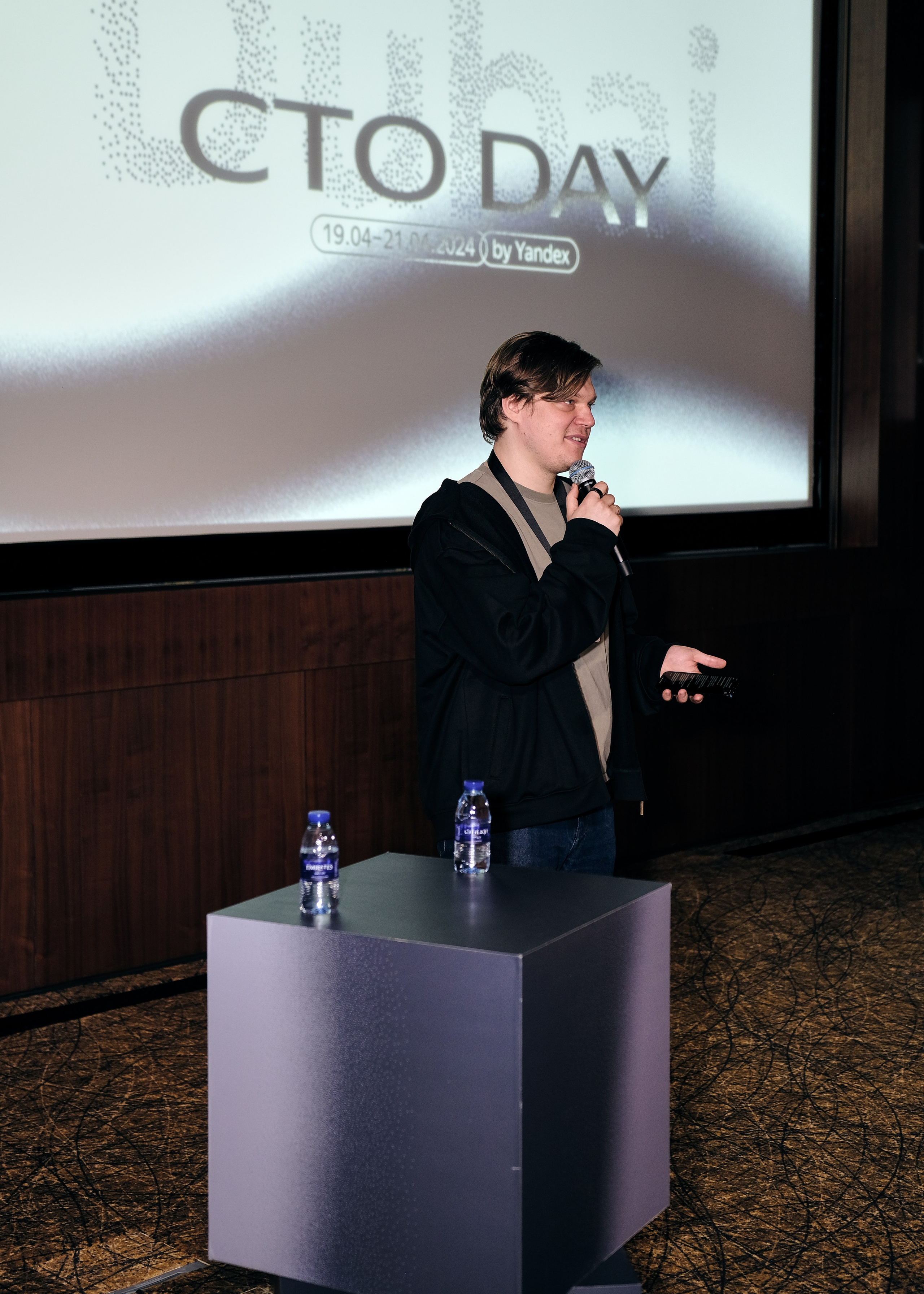 Яндекс конференция. Коммерческий, репортажный фотограф в Москве Лейла Мару