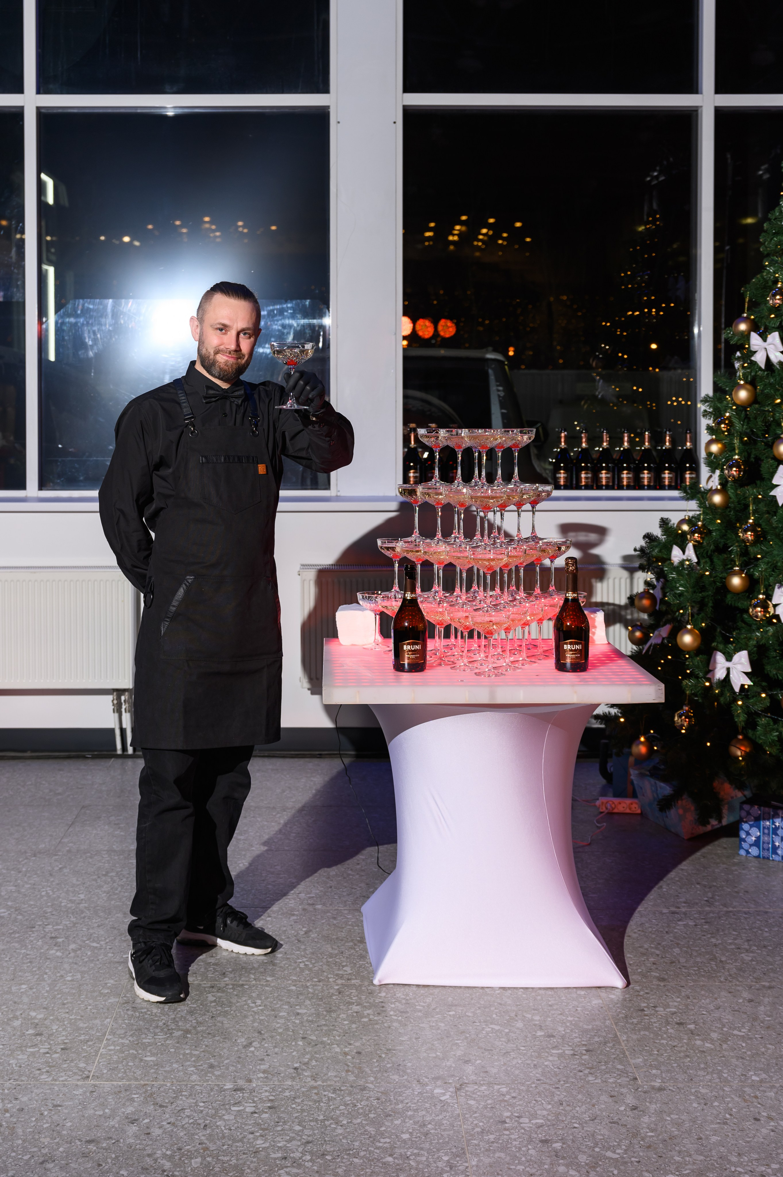 Автосалон Танк. Свадебный фотограф Москва Юрий Кульман