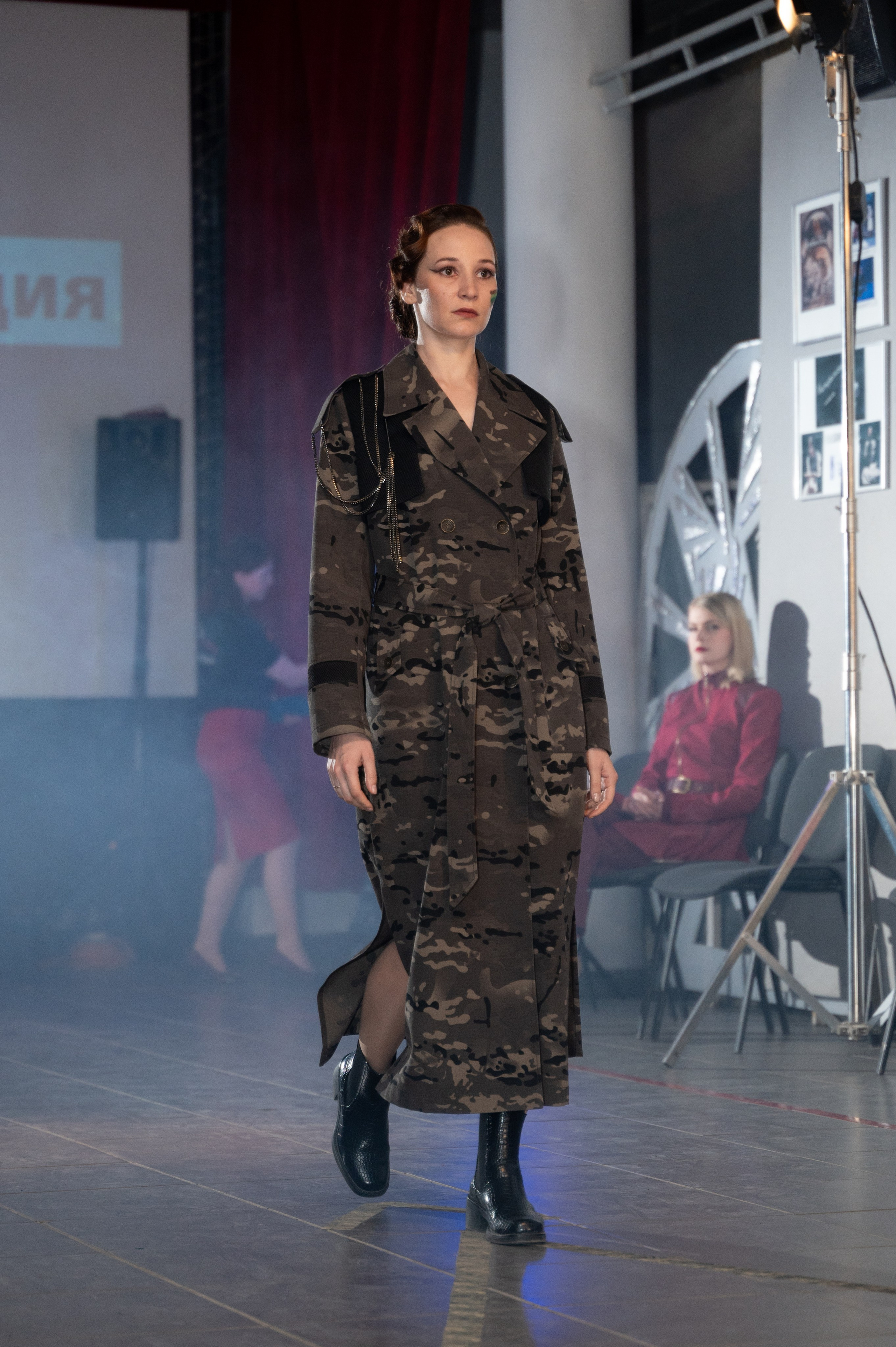 Закрытый показ милитари «Своя трансформация» дизайнера Юлии Бойченко | 24.04.2025. Фотограф в Омске Елизавета Кириллова