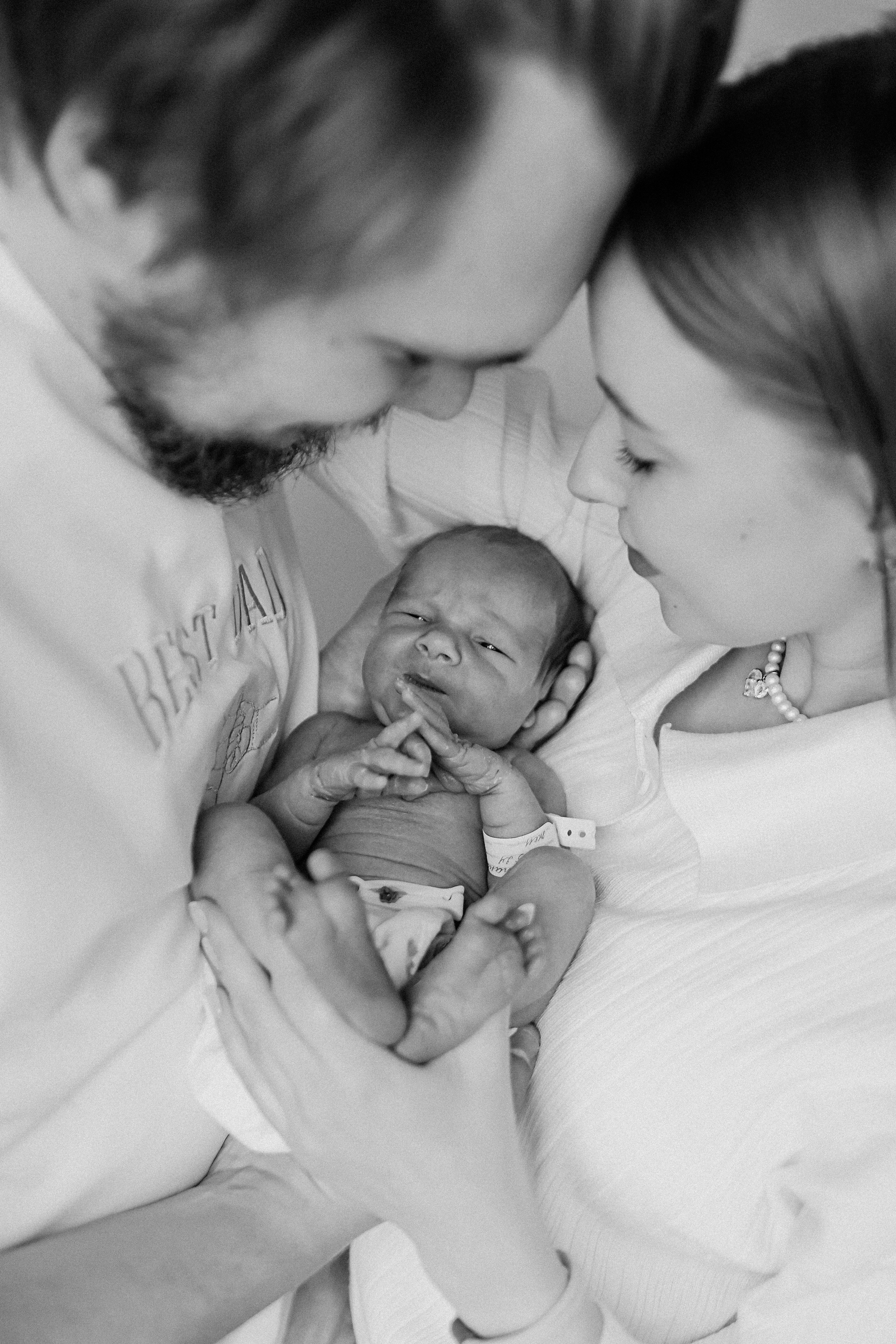 Выписка палата+внизу ПЦЭ. Семейный фотограф Тюмень, фотограф на роды Салмина Мария