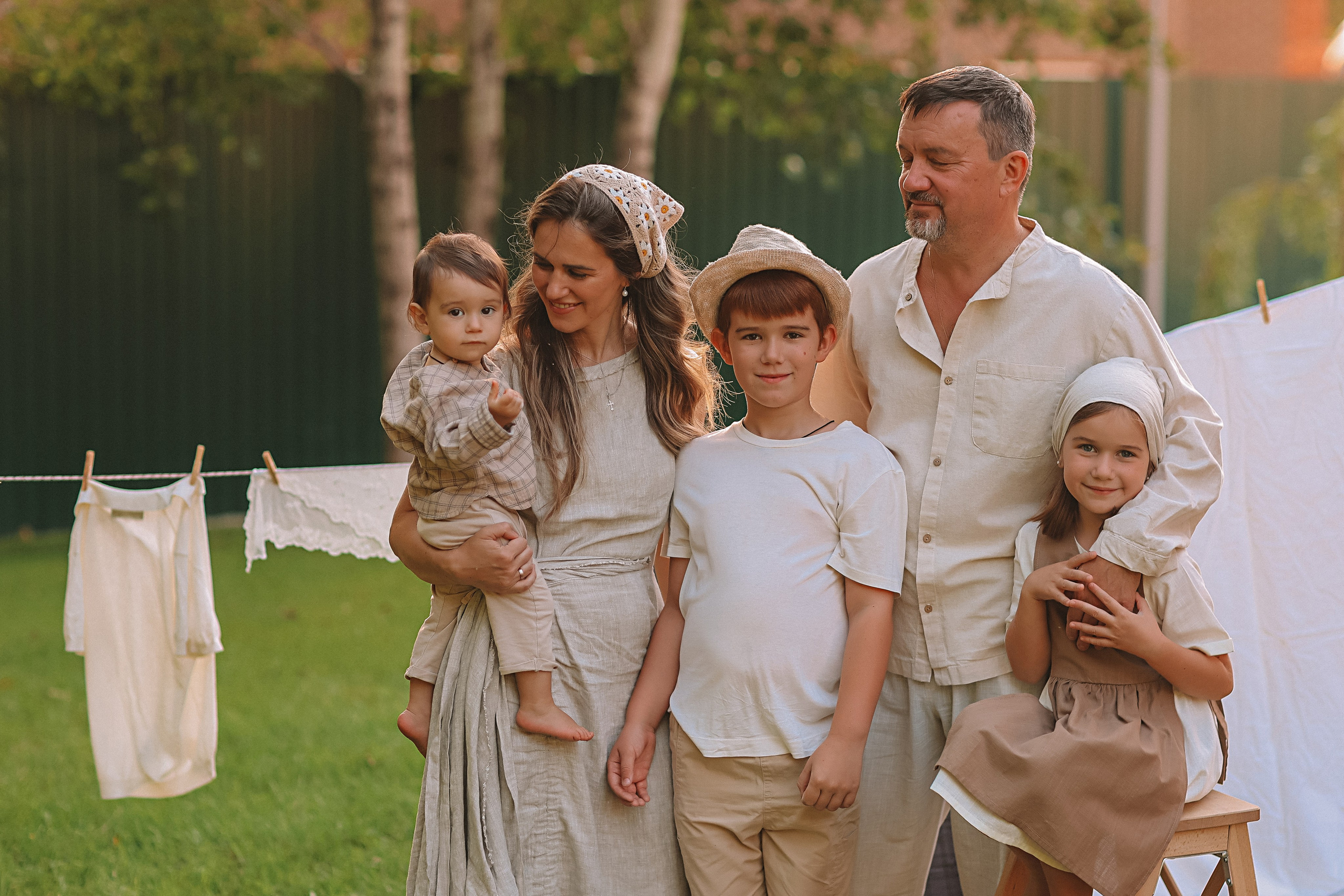 Стирка у дома. Семейный фотограф Тюмень, фотограф на роды Салмина Мария