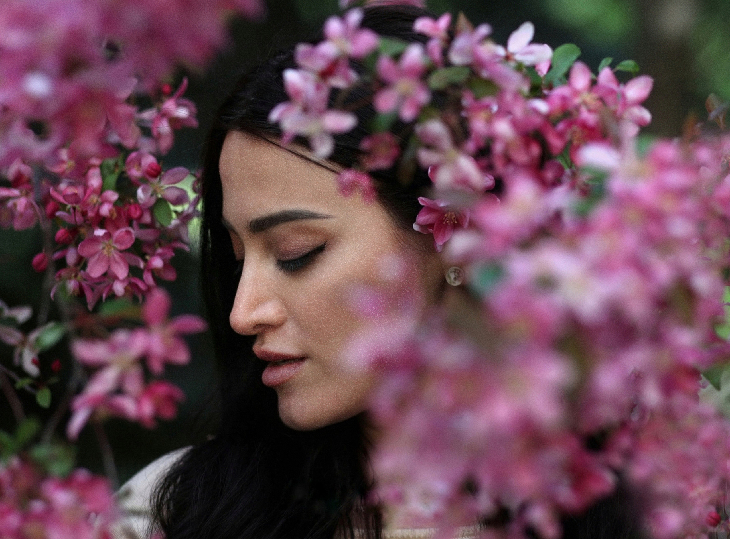 Цветение розовой яблони. Портретный фотограф Москва
