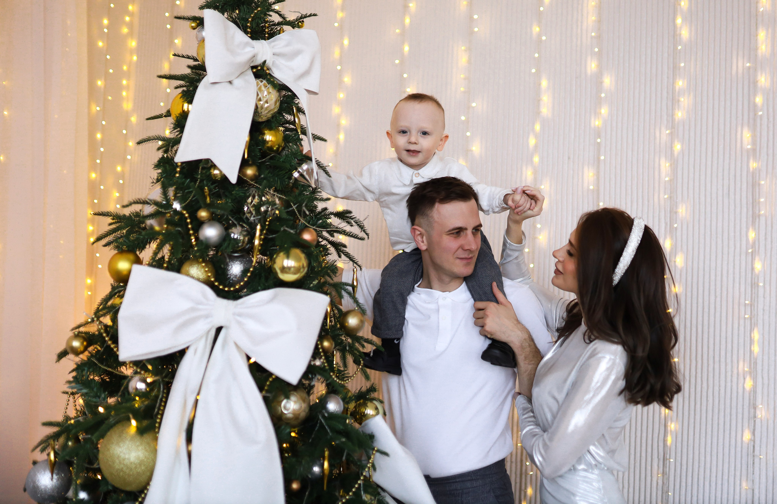 Семейная съёмка белый зал. ФОТОГРАФ ХАБАРОВСК АНАСТАСИЯ РАЧЕНКОВА