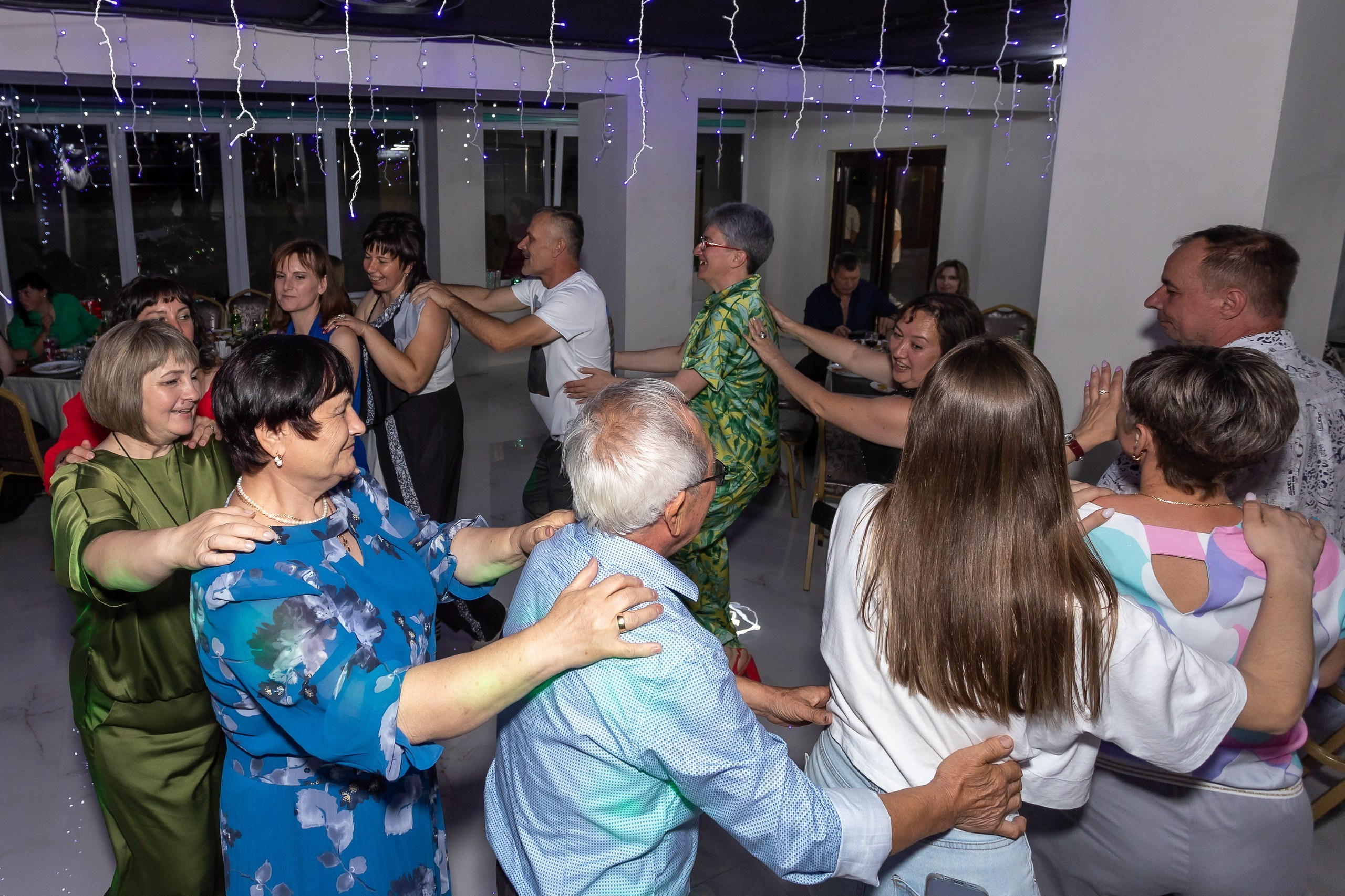 Вручение аттестата и выпускной вечер. Выпускные альбомы Майкоп, Краснодар Елена Золотарева