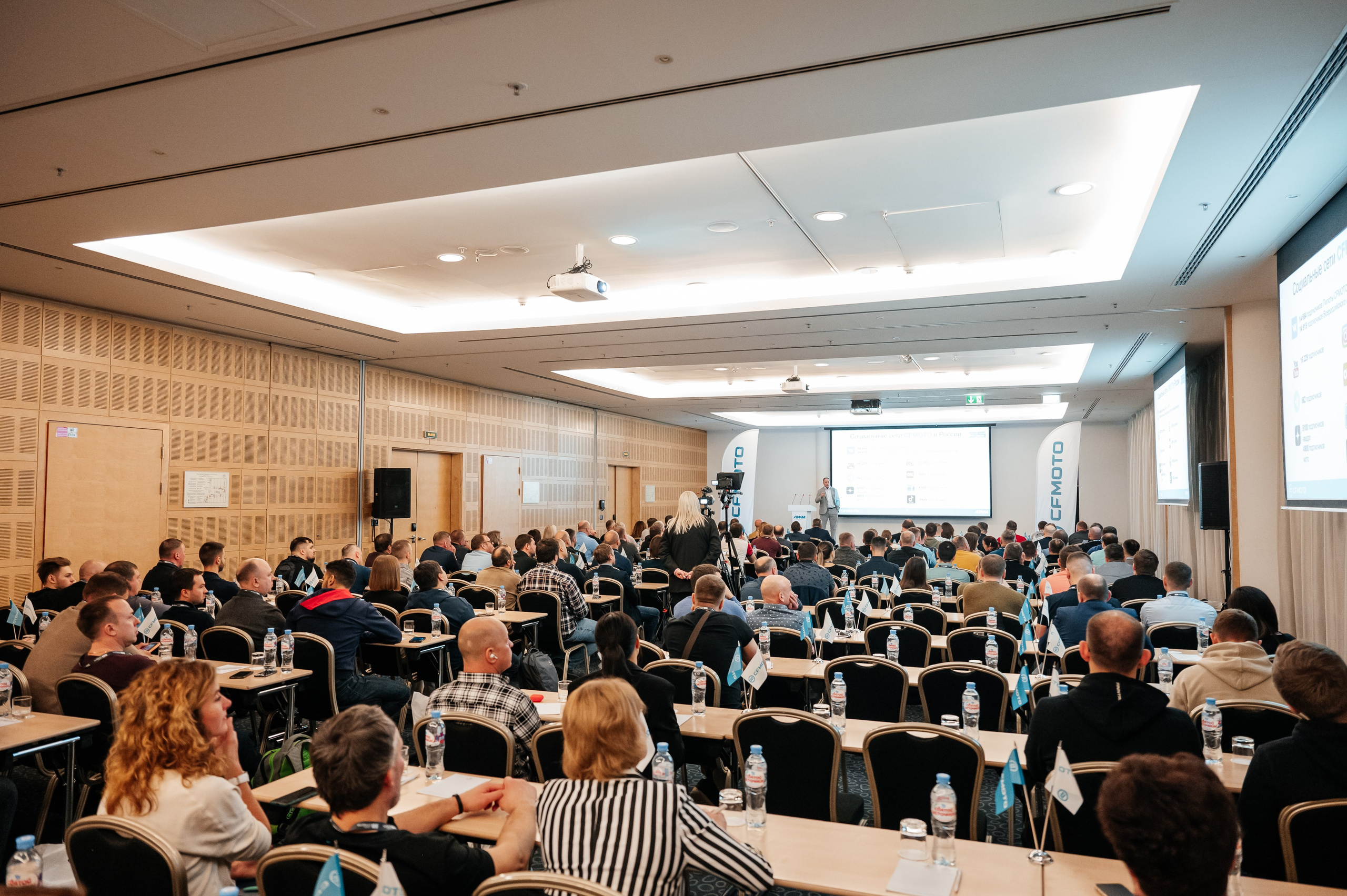 Конференция дилеров. Фотограф Дмитрий Сермяжко