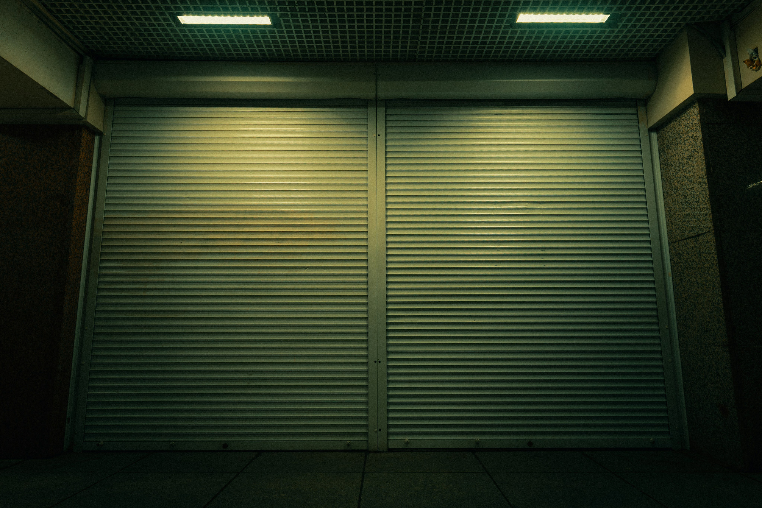 Стрит фотография Владивосток, Россия. Mood цвета, обработка, уроки, пресеты