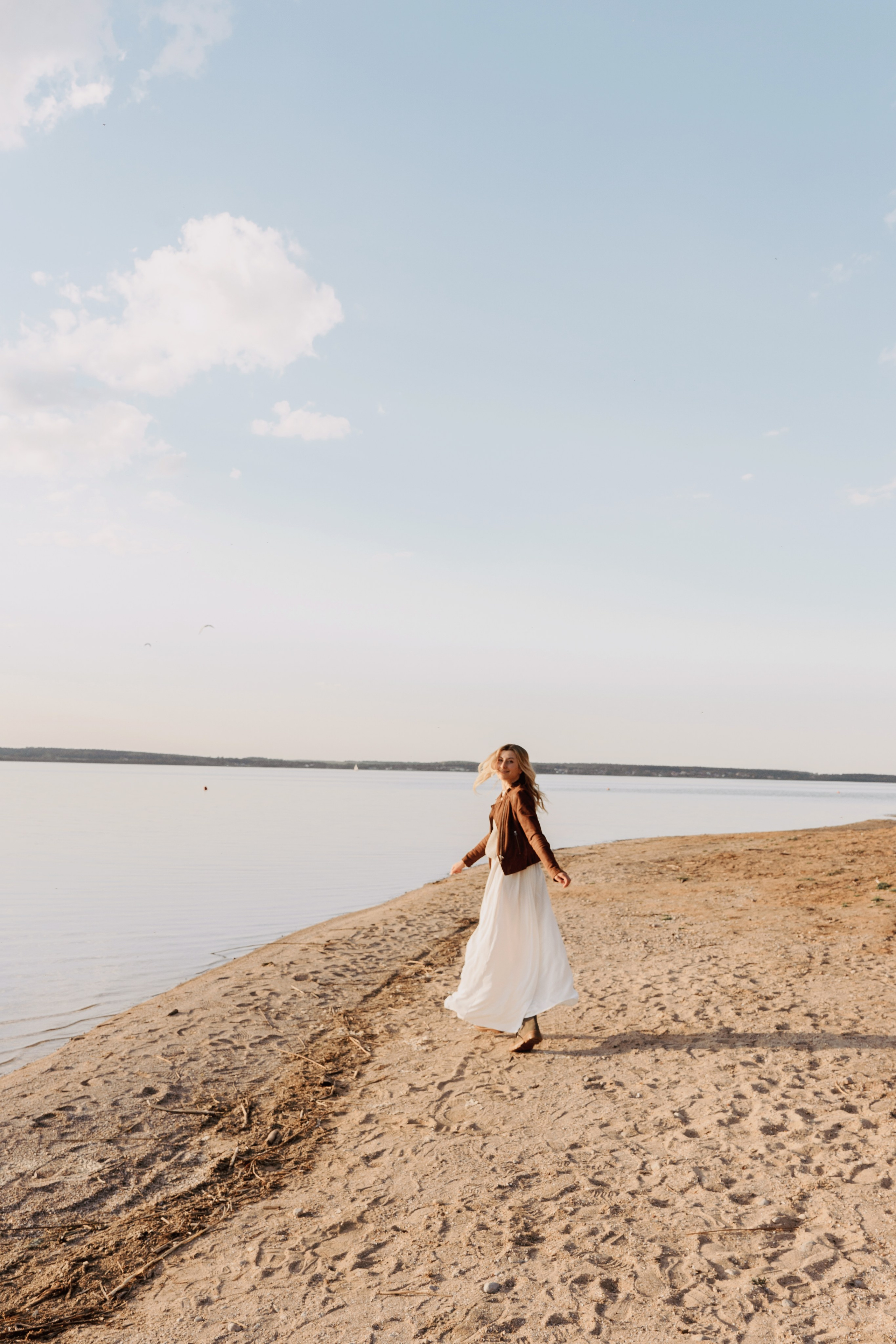 Весеннее тепло семьи на берегу Минского моря. Ваш семейный фотограф в Минске — Вика Трегубова