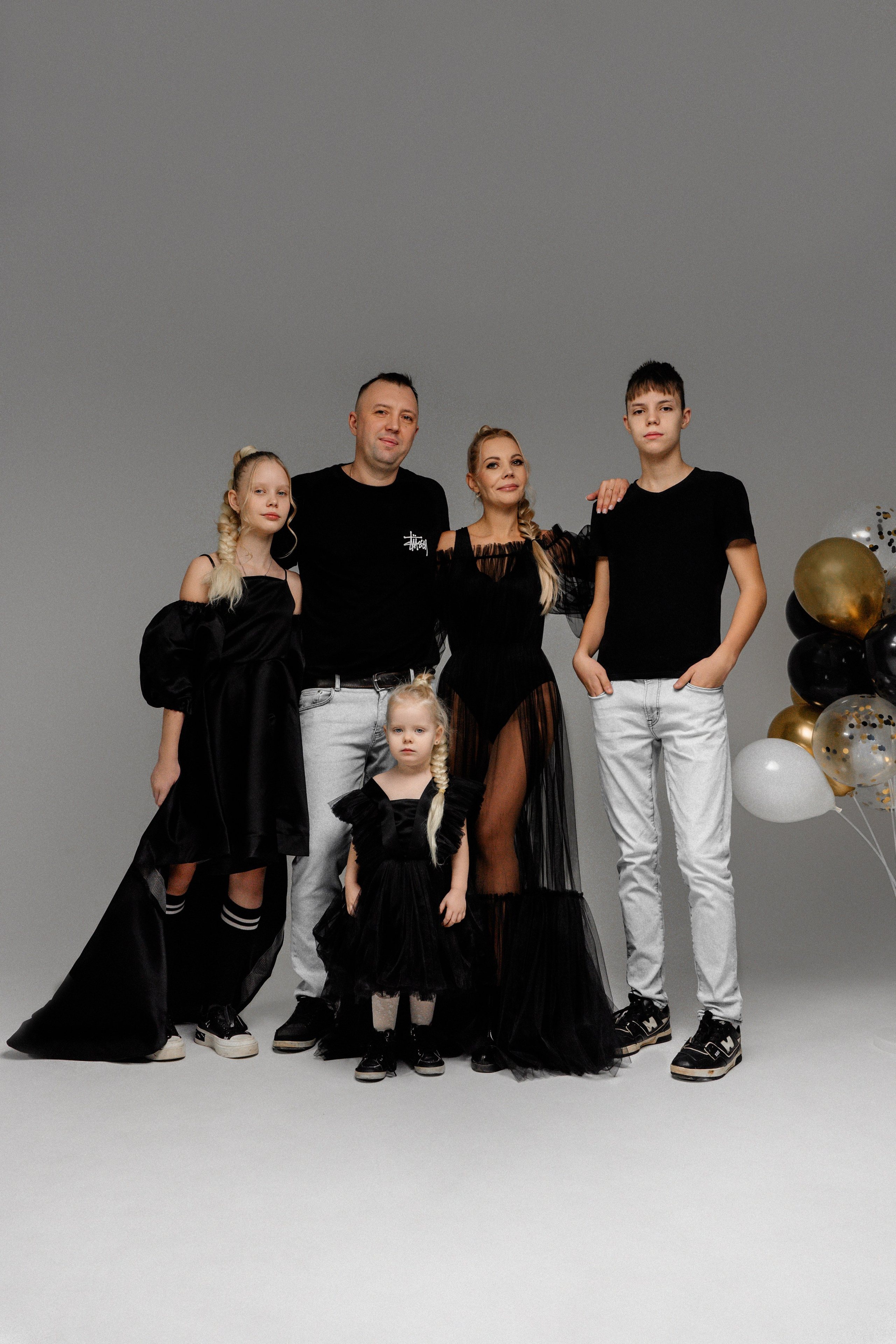 Магия семейных кадров в уютной студии. Ваш семейный фотограф в Минске — Вика Трегубова