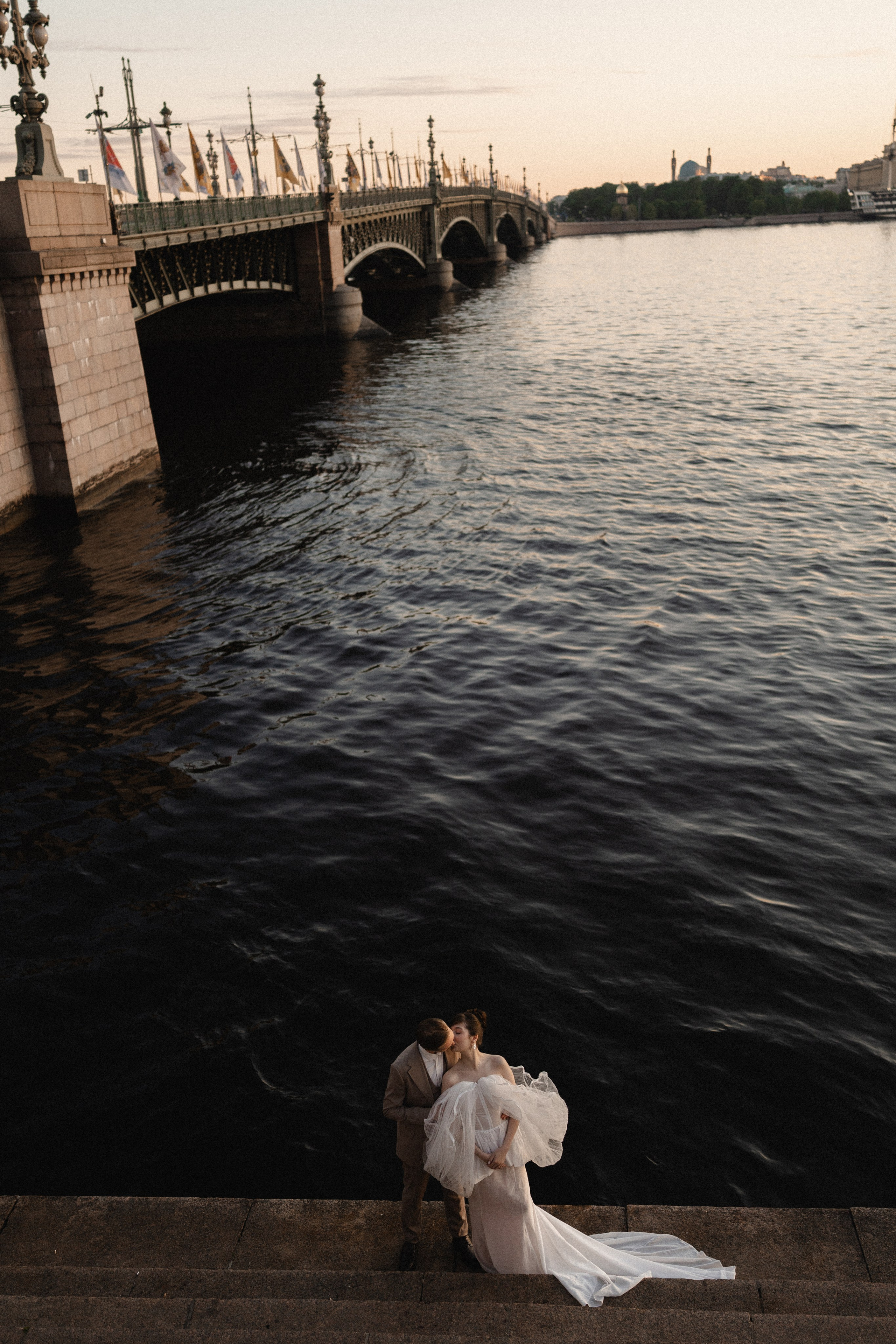 Мосты на рассвете. Юлия Анисимова — свадебный и семейный фотограф в Санкт-Петербурге