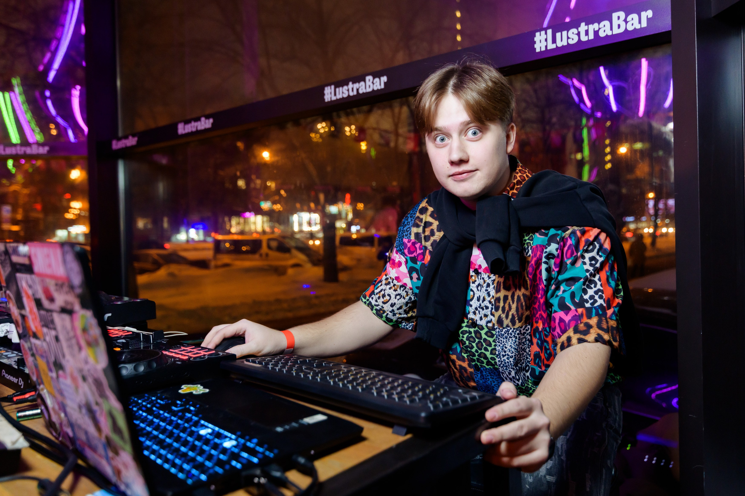 Люстра бар. Репортажный фотограф Сергей Дроздов