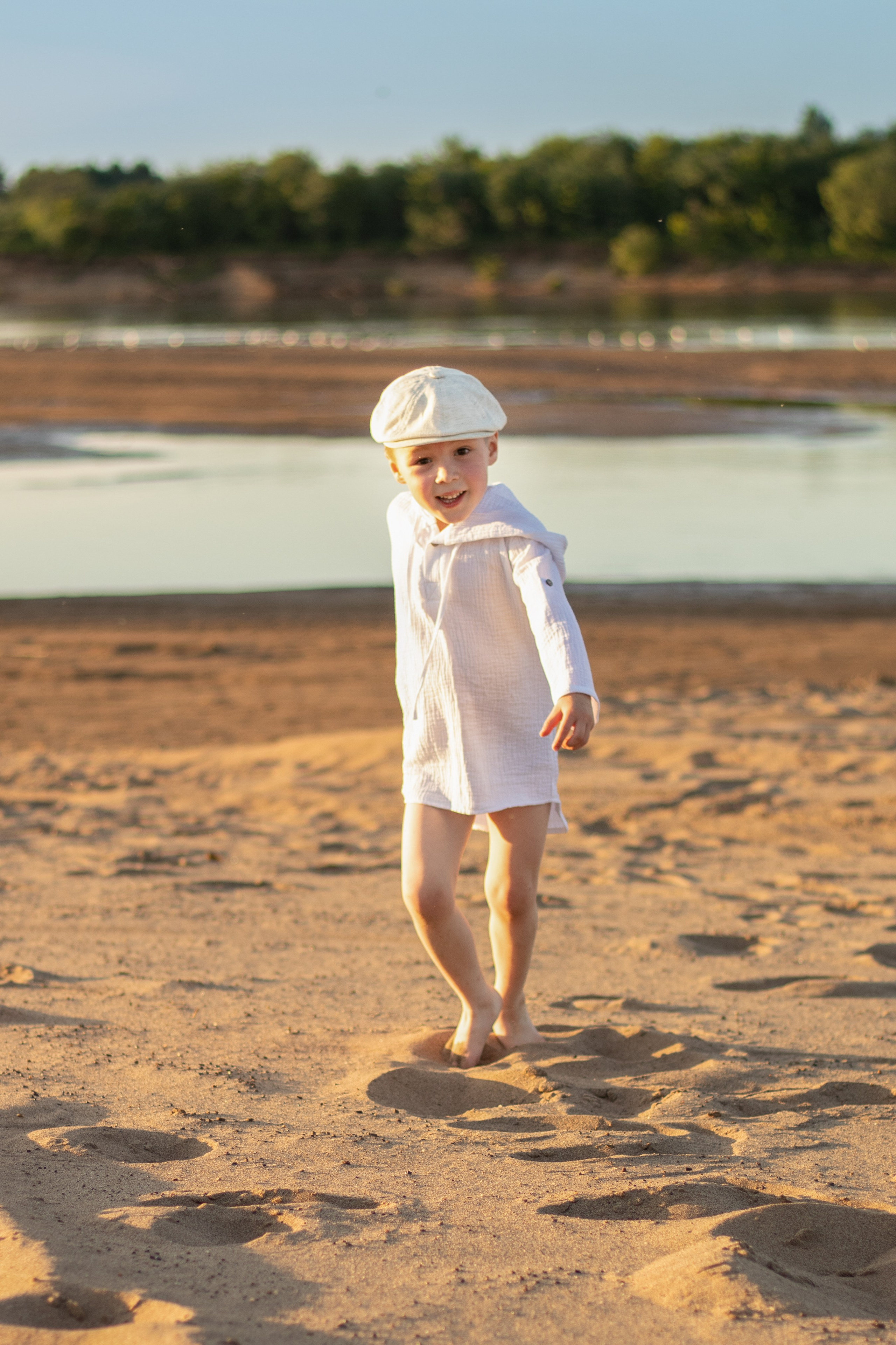 Закат море/река солнце пляж.Киров