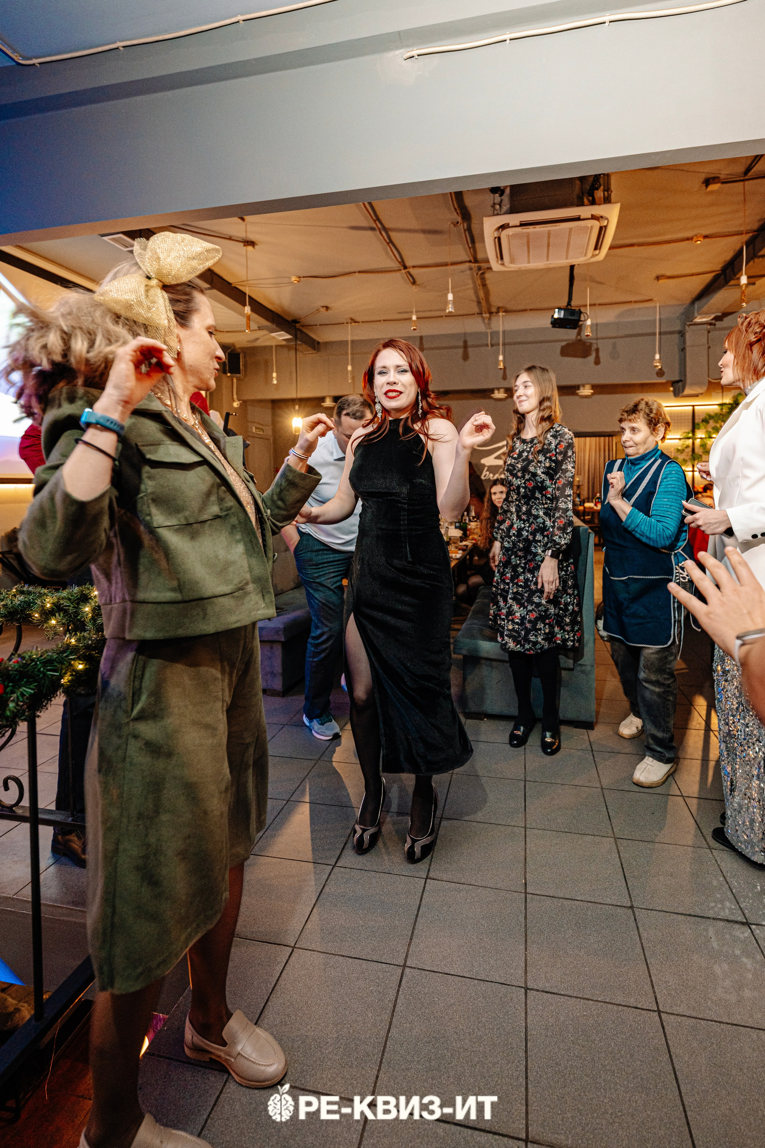 Реквизит — квиз в Зеленодольске и Волжске ZR cafe. Свадебный фотограф в Казани, и Зеленодольске Радик Мухаметов