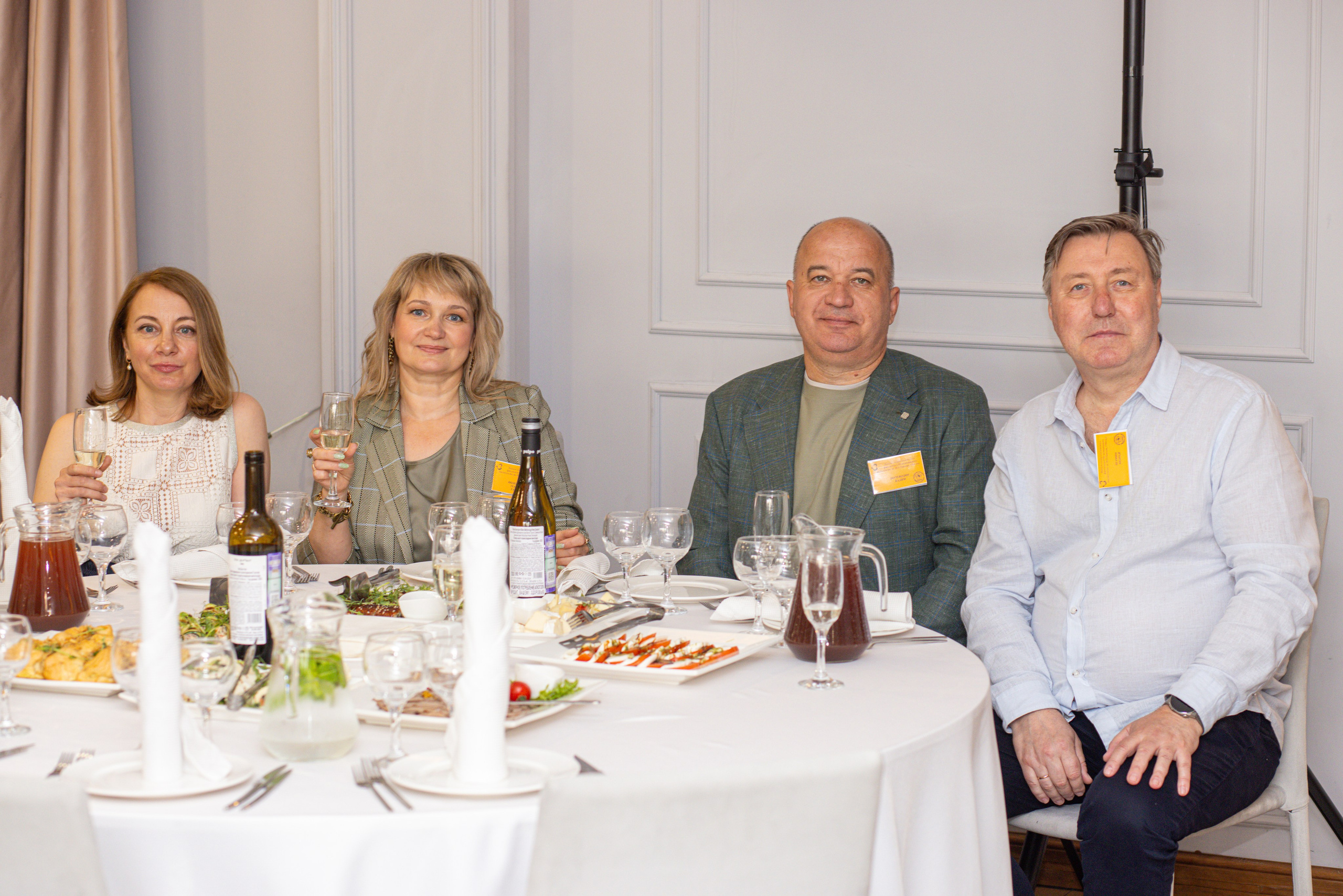 Встреча выпускников. Стоматологи СПб. Семейный фотограф в Вышнем Волочке — Ульяна Иванова | Фотосессии для всей семьи