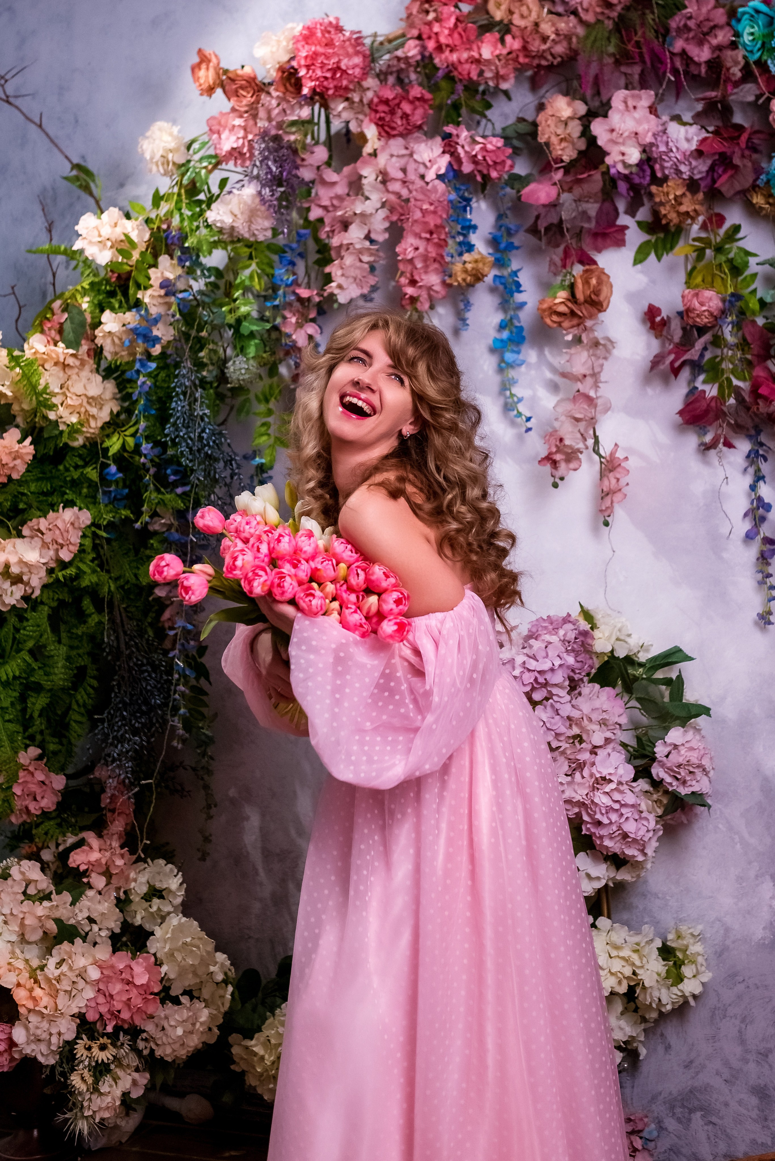 Цветочная фотозона. Женский фотограф Крещение Венчание Москва Брянск