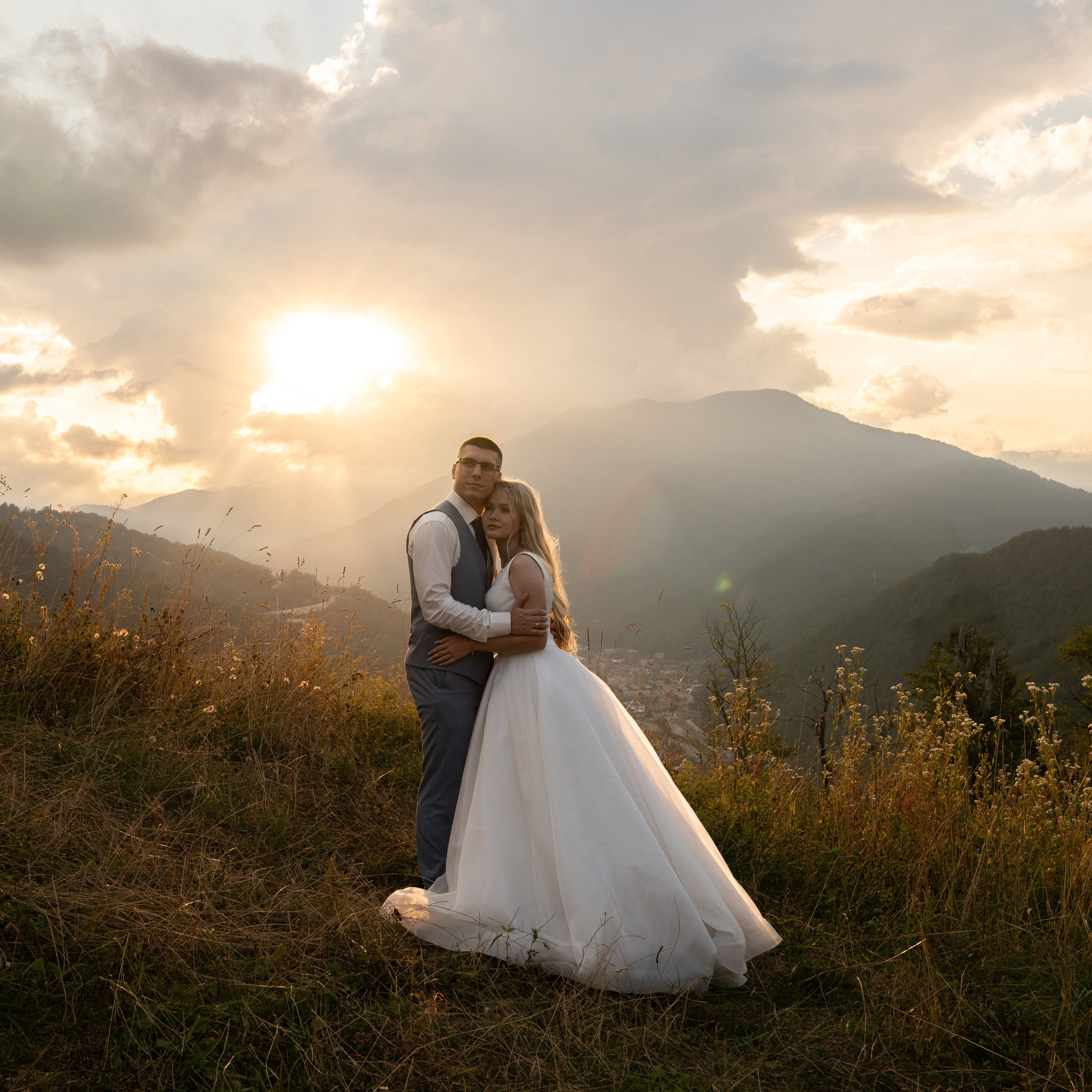 Авторские путешествия на красном кабриолете Lexus. Сочи, Адлер, Сириус, Красная Поляна, озеро Рица. Личный водитель и фотограф. Свадебный фотограф в Сочи и Адлере — Фотосессии на море и в горах | Виктор Рогулев