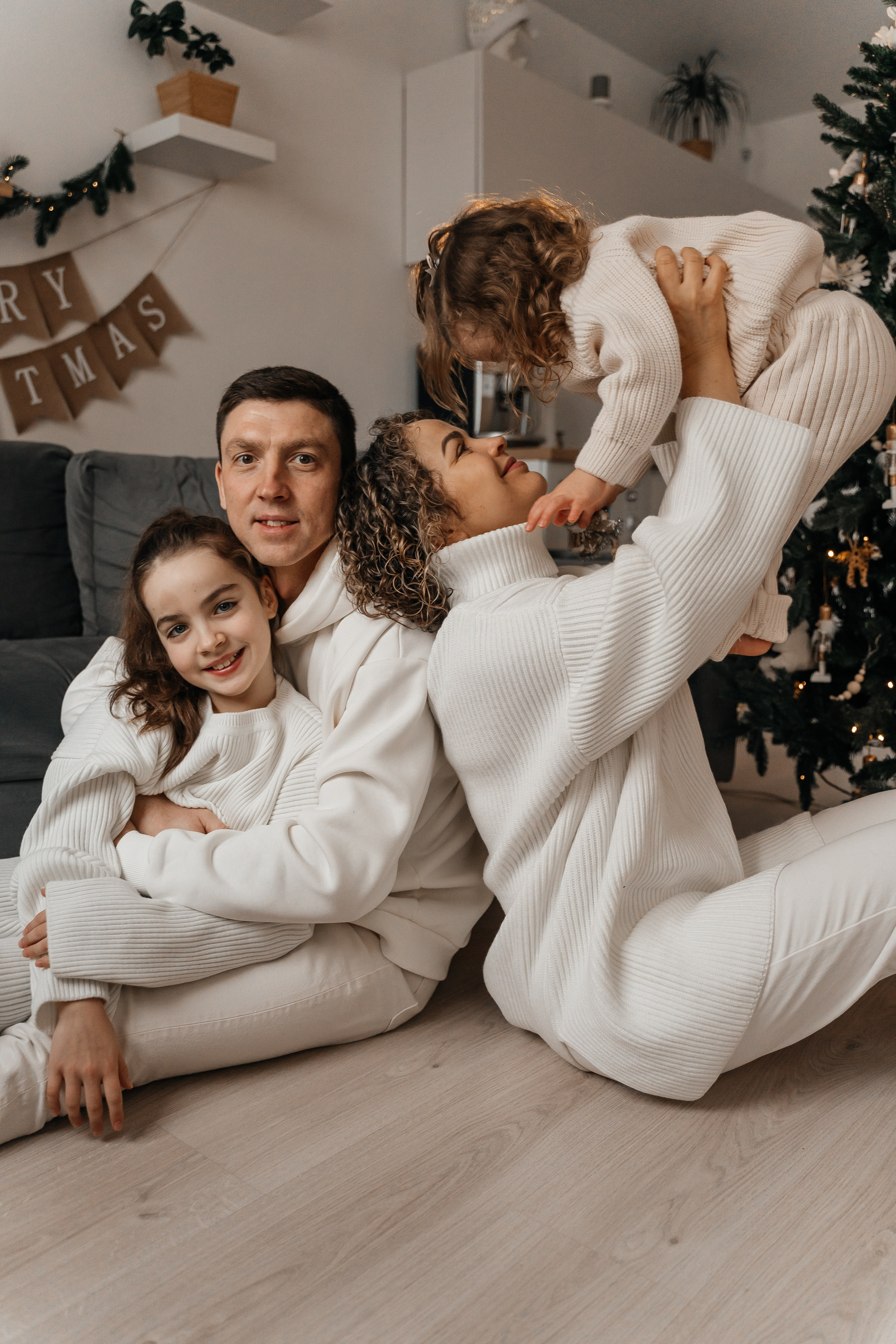 Максим, Катя, Лена и Ева. Волик Мария