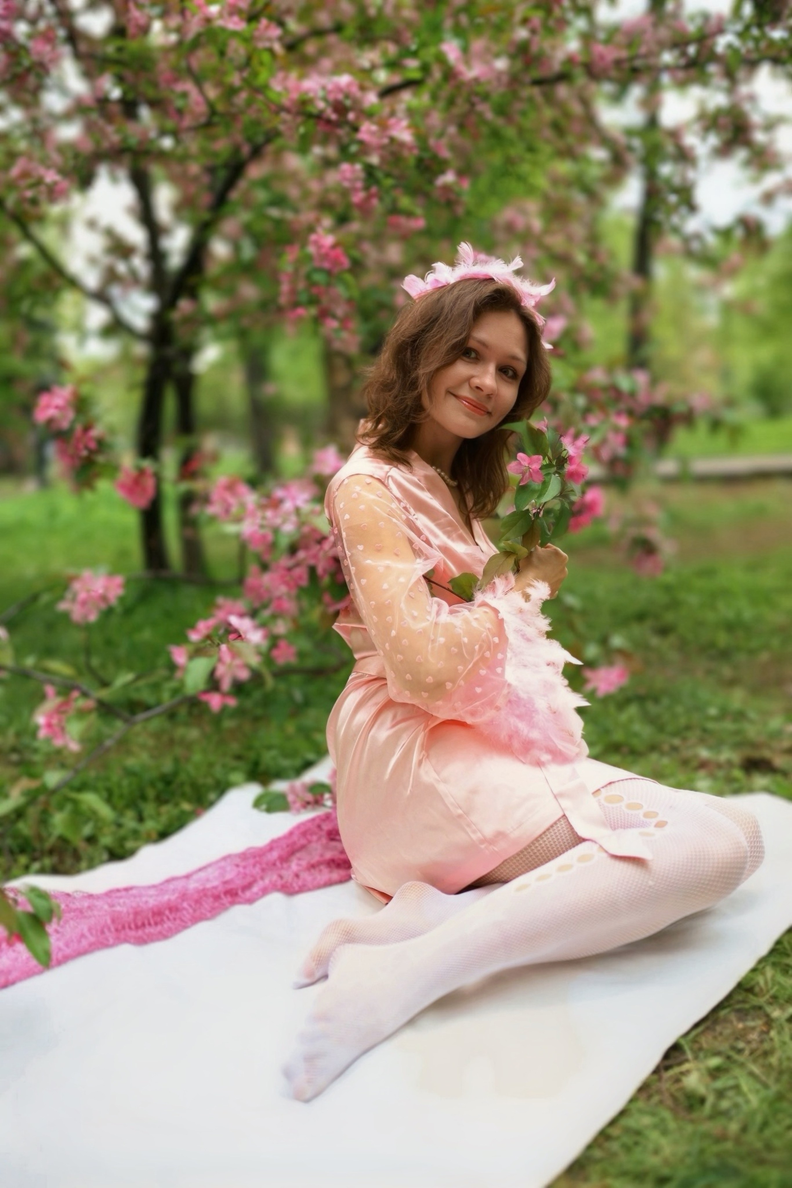 Анастасия фотосессия в Екатерининском парке во время цветения яблонь. Ваш личный фотограф в Москве Мила