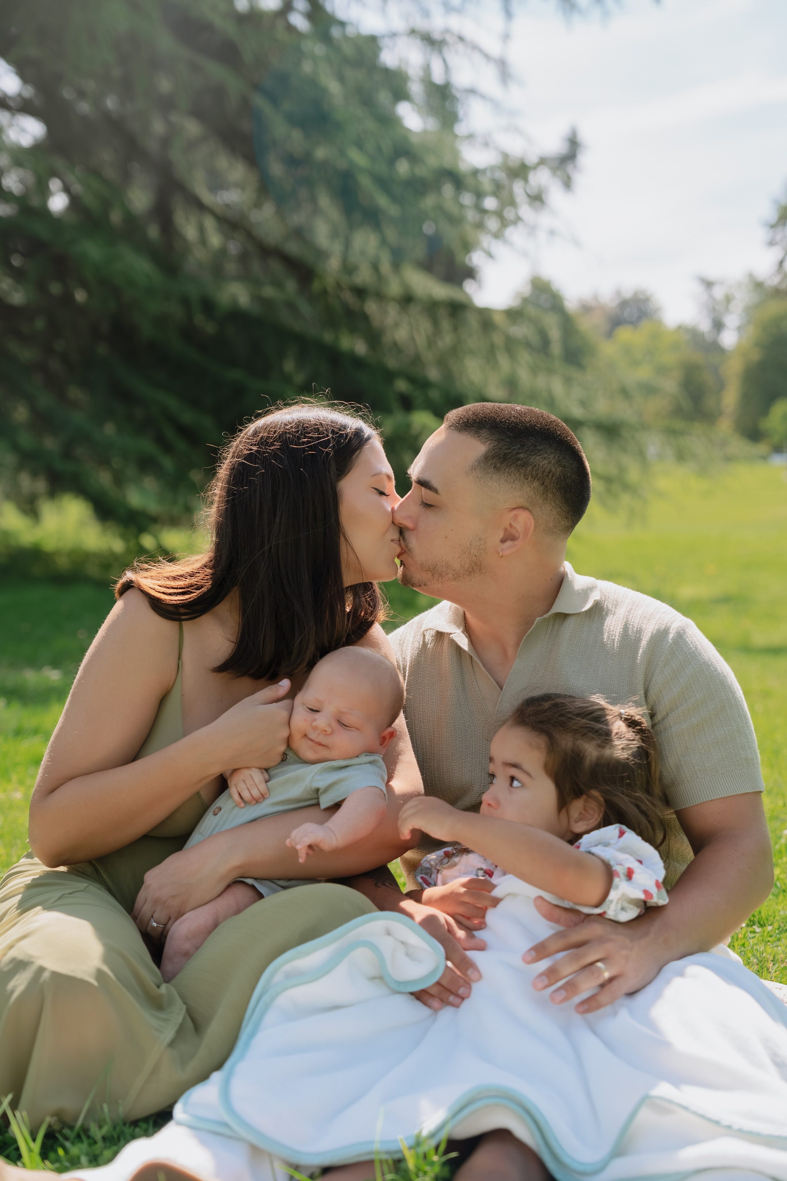 Yasmina & Ludovic with kids. Профессиональный свадебный фотограф в Женеве и Швейцарии | Таня Вовчецкая