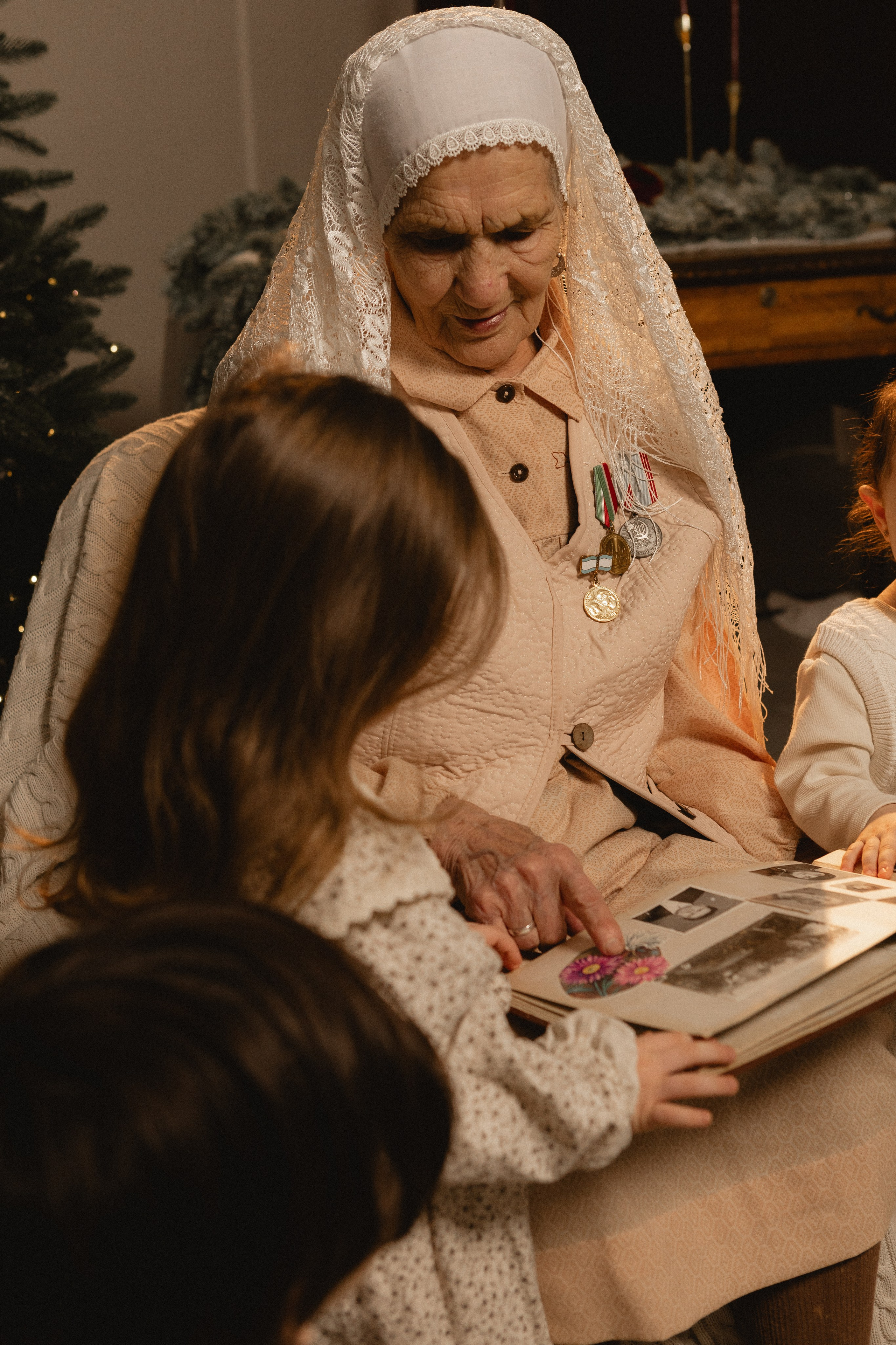 Бабушка с правнуками. Фотограф в Казани.Снимаю индивидуальные портреты, love story и свадьбы