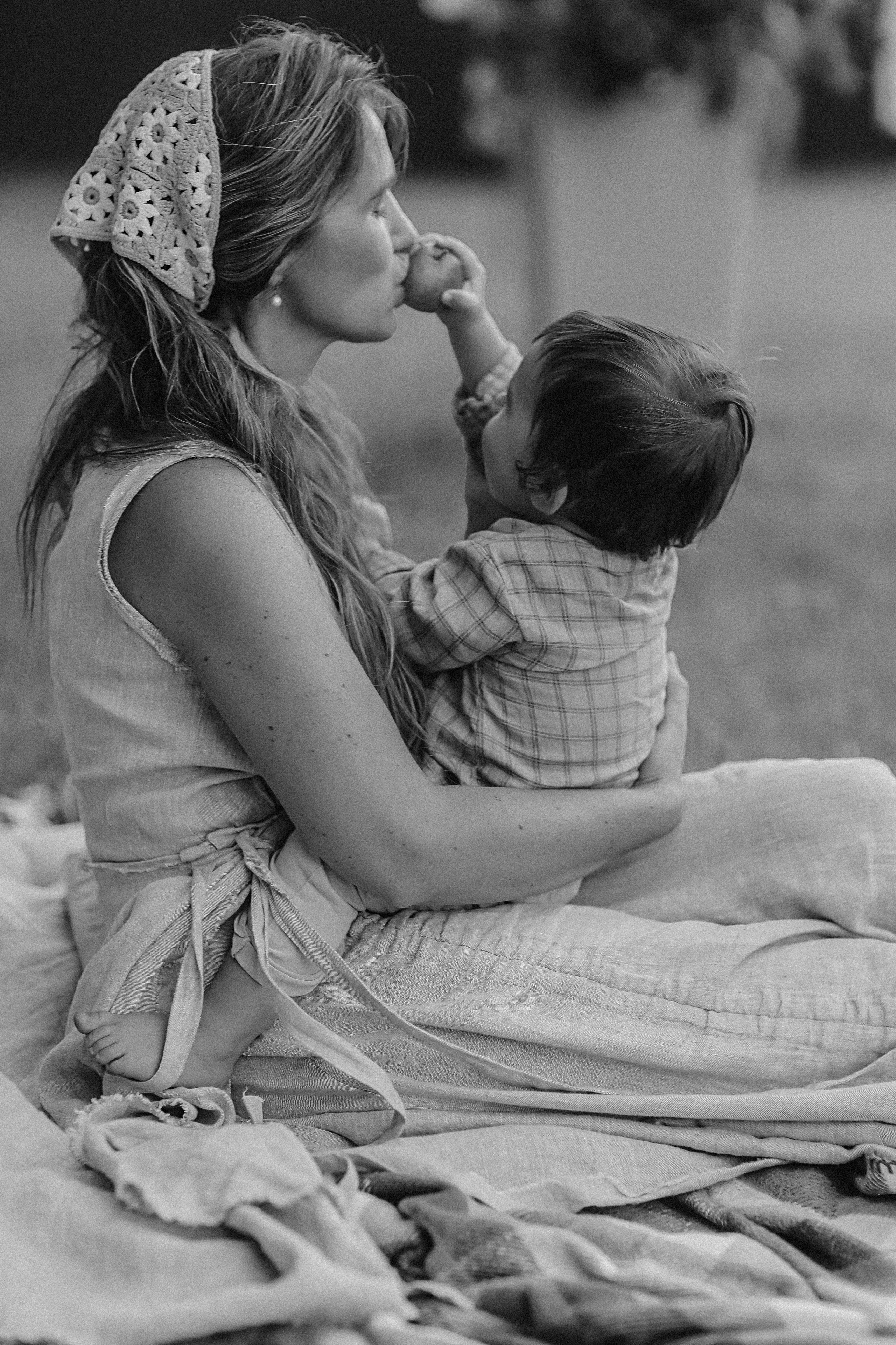 Стирка у дома. Семейный фотограф Тюмень, фотограф на роды Салмина Мария