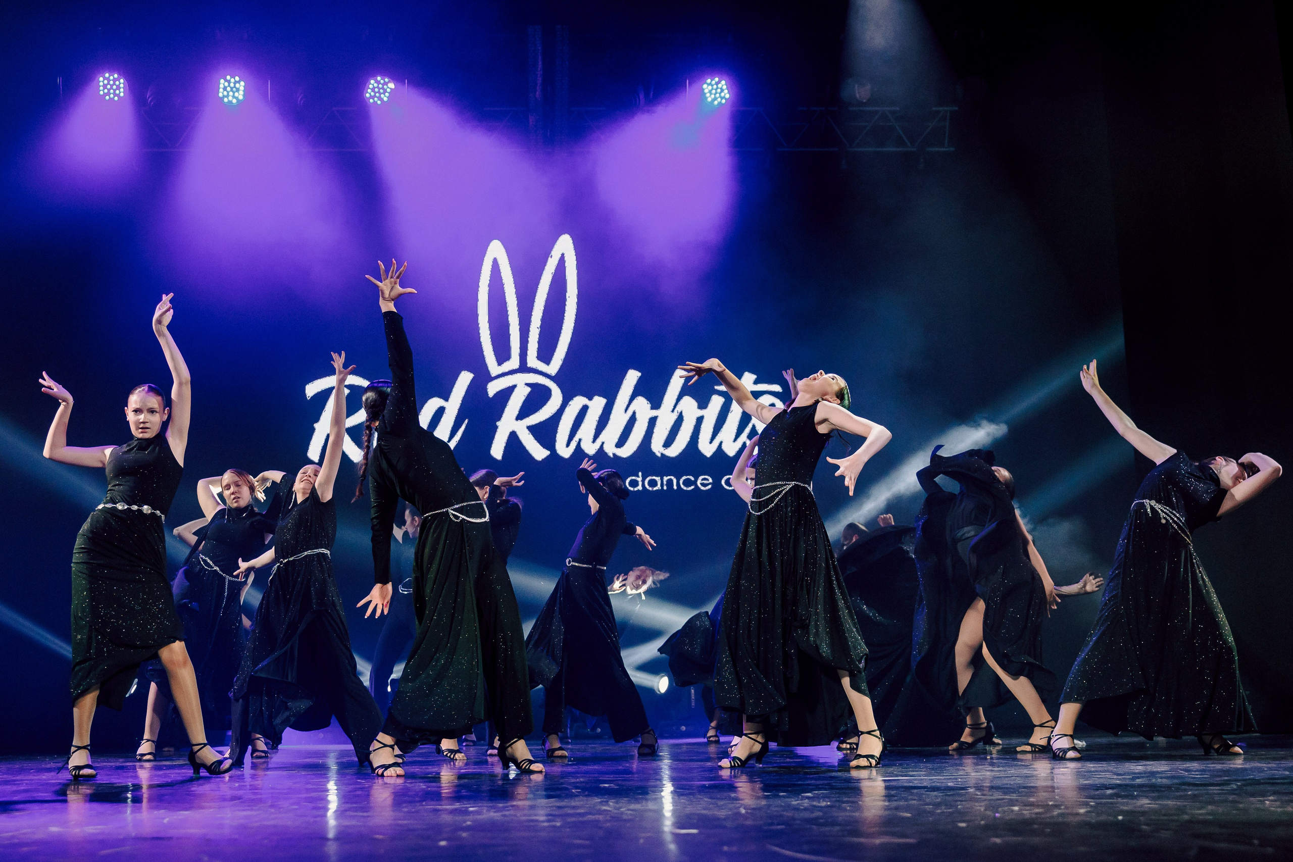 Отчётный концерт танцевальной школы «Red Rabbits» 2025. Лёшка Варзегов — фотограф