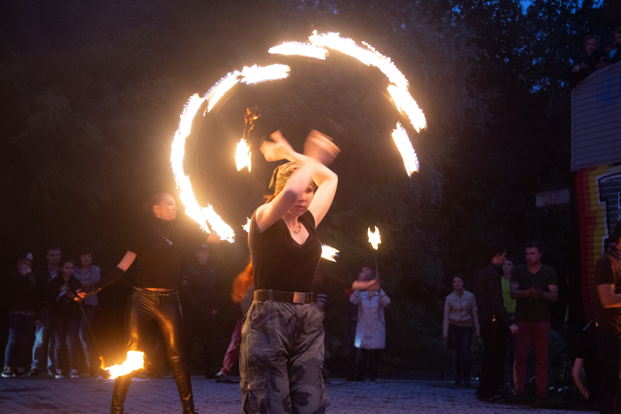 Огненное шоу в Перми. Фотограф Никита Попов. Фотограф Пермь. Фотосессия в фотостудии Перми и на свежем воздухе