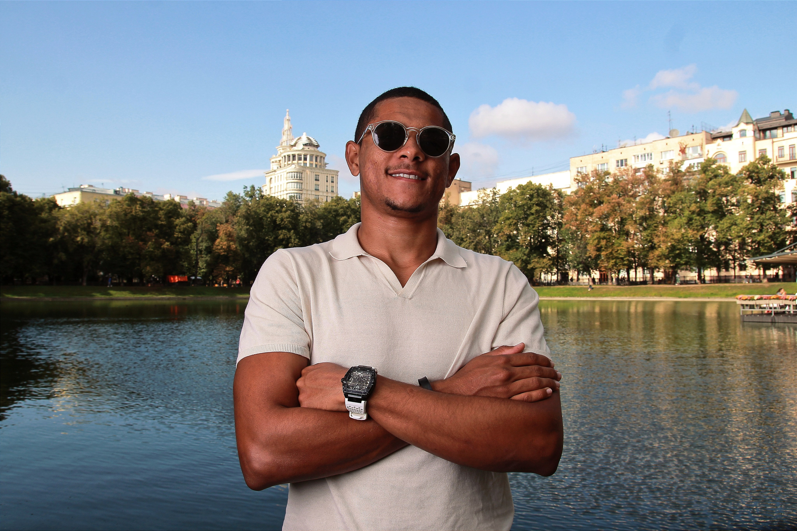 Мужской портрет. Контакты