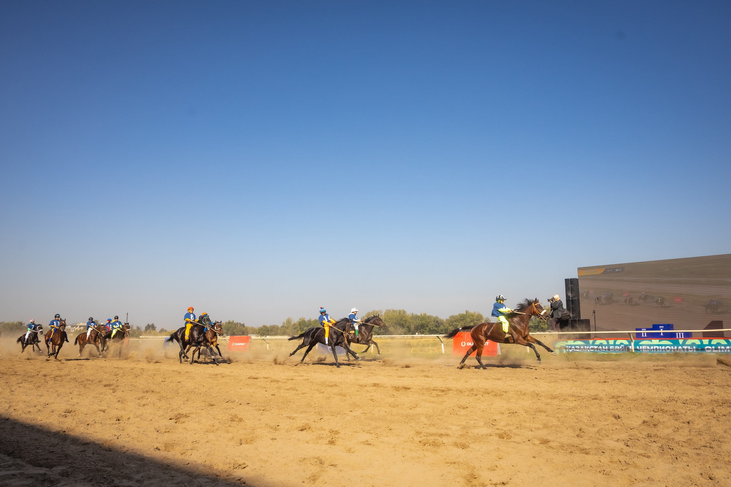 Фоторепортаж финал Казахстана по байге 2025 — конные забеги. Коммерческий и репортажный фотограф в Алматы — Jora Abramov