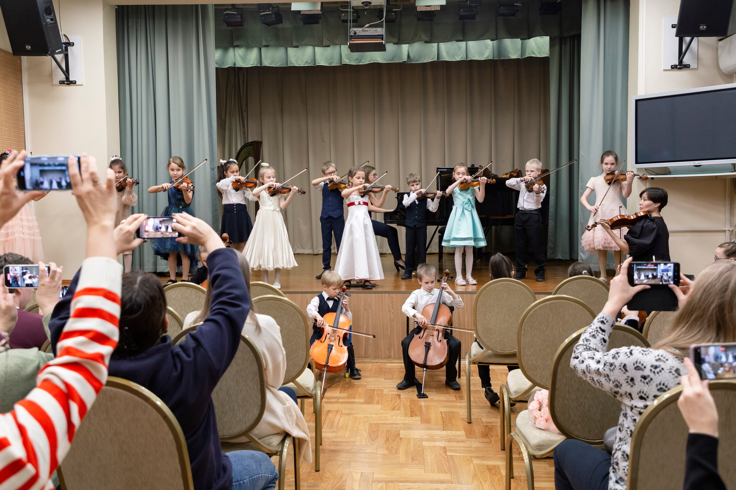Музыкальный концерт струнных инструментов. Репортажный фотограф в Москве