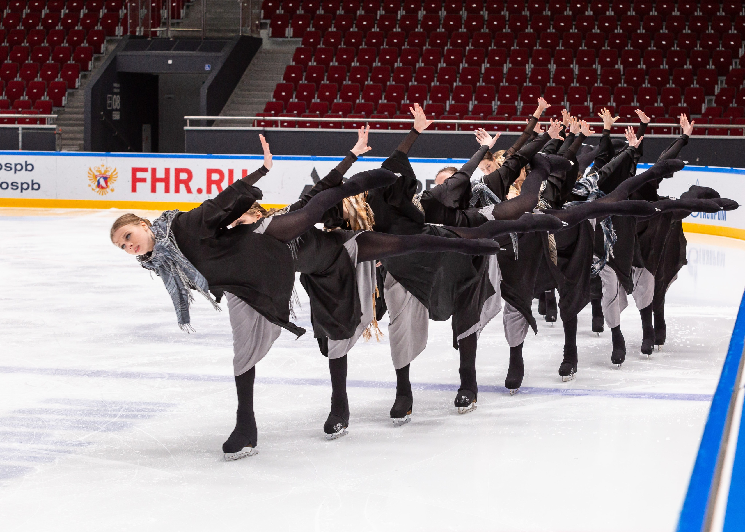 VII Ежегодный фестиваль массовых танцев на льду и фигурного катания «Петровский лёд» Санкт-Петербург 2024. Репортажный фотограф в Москве