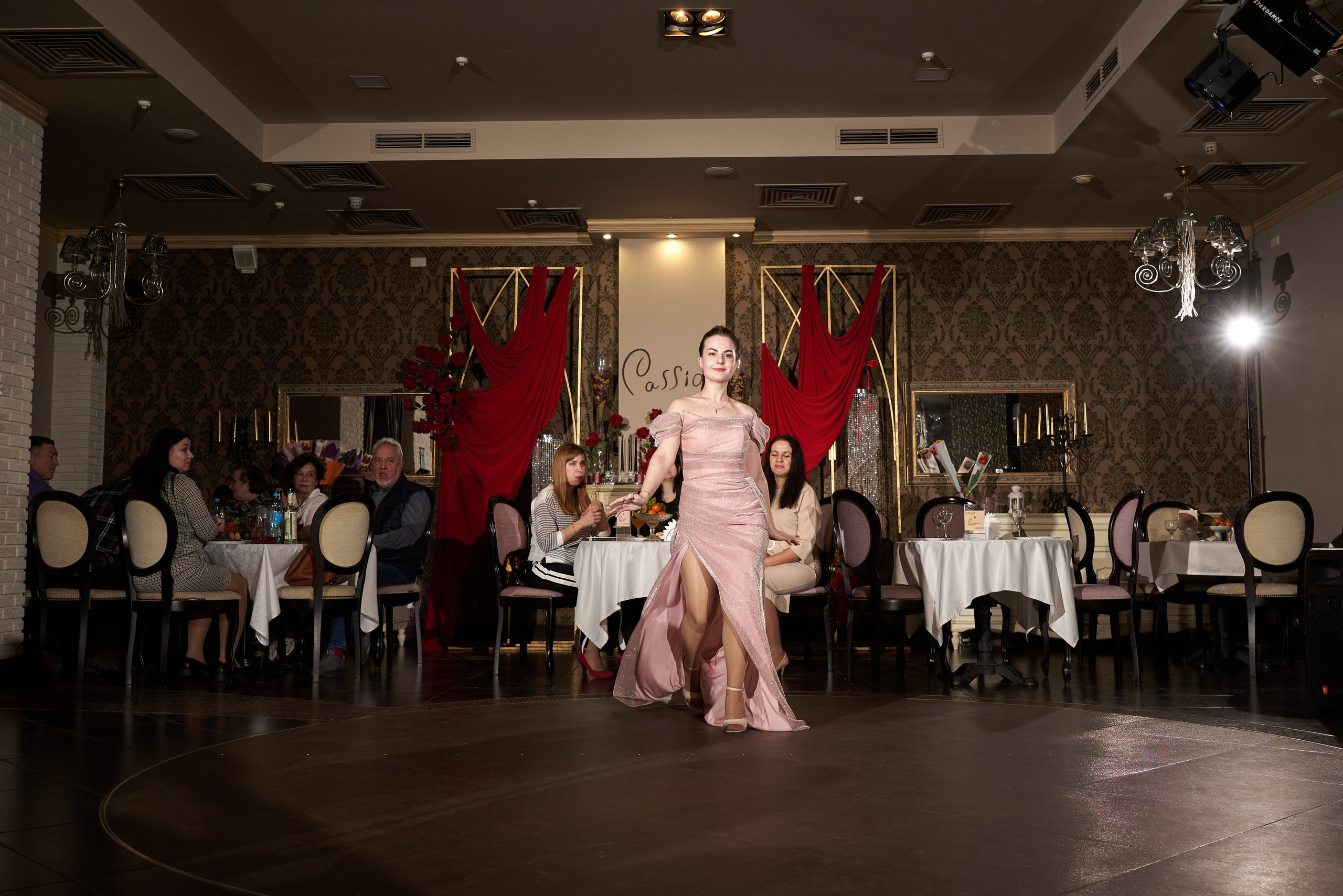 Фотограф на мероприятие, банкет, торжество, репортаж Старый Оскол. Профессиональный фотограф Старый Оскол, Губкин — свадьба, венчание, крещение, юбилей и день рождения