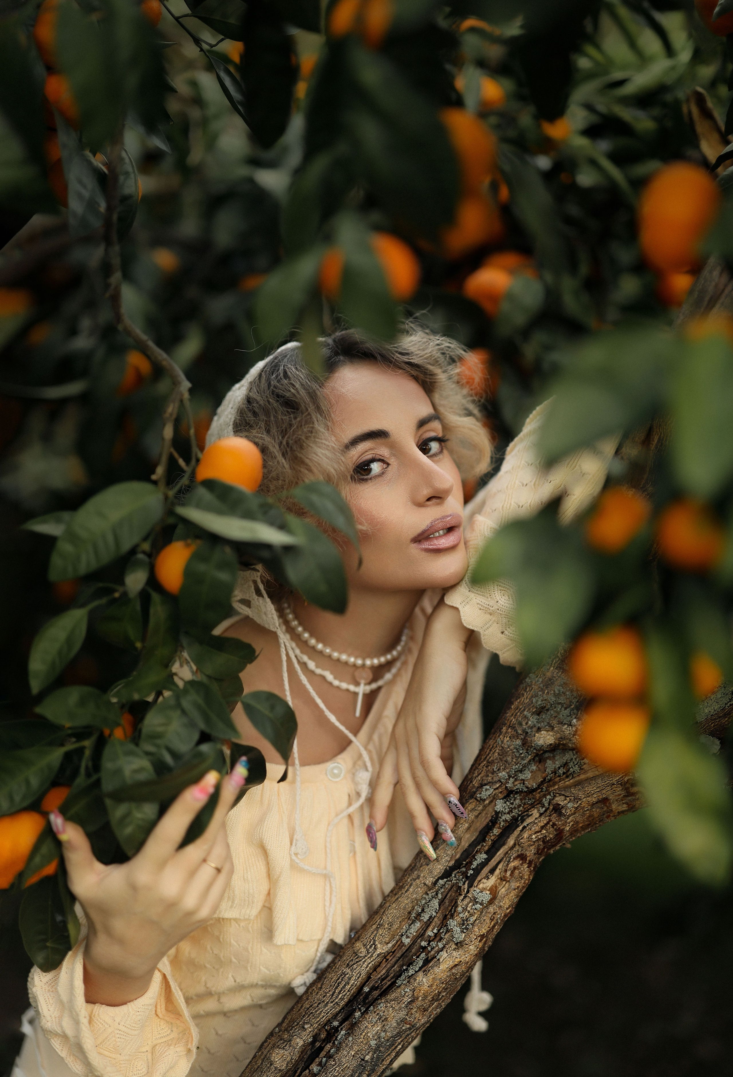 Семейная фотосессия в мандариновом саду Абхазии. Свадебный и семейный фотограф в Абхазии Жанна Соснина