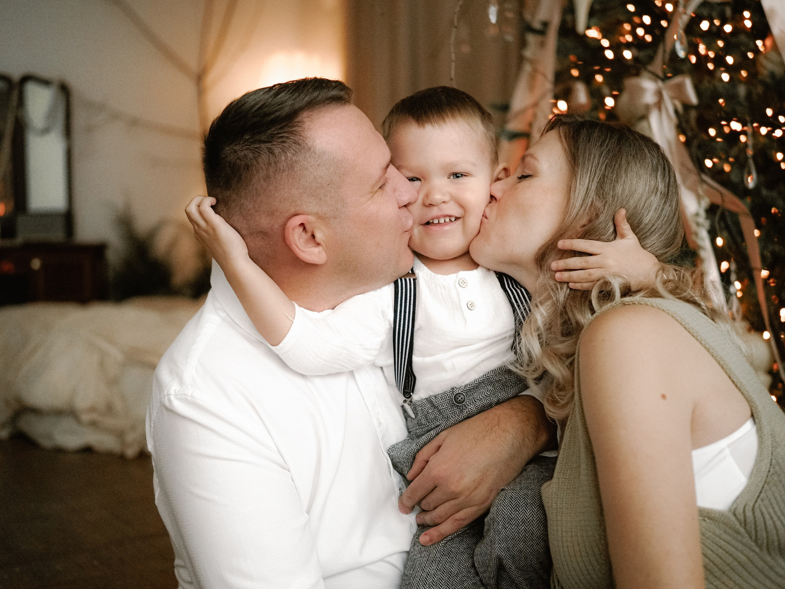 Если фото у елочки, то вот так. Фотограф Рязань. Семейный Свадебный фотограф