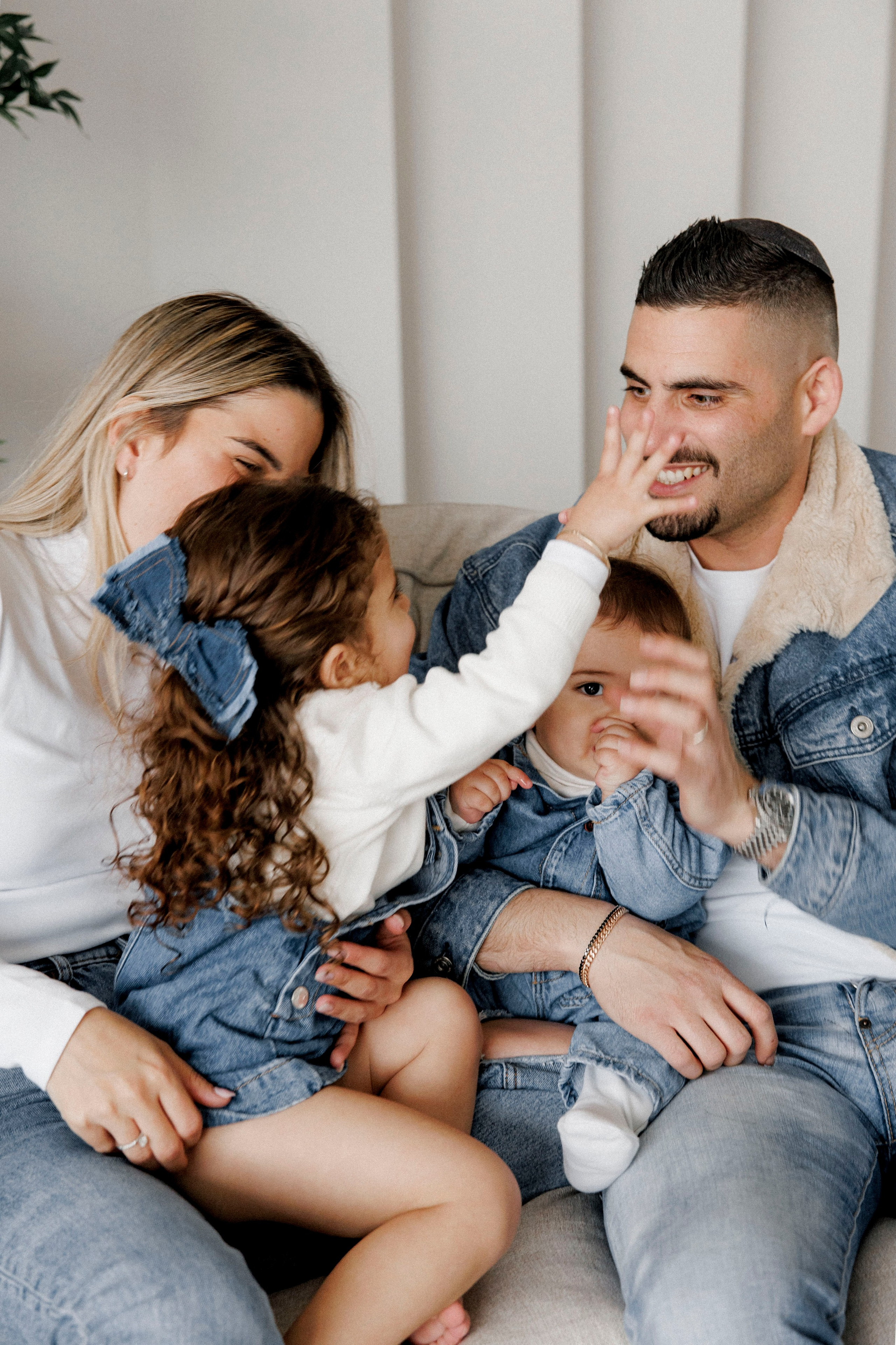 Family photoshoot in White Studio. Wedding and family photographer