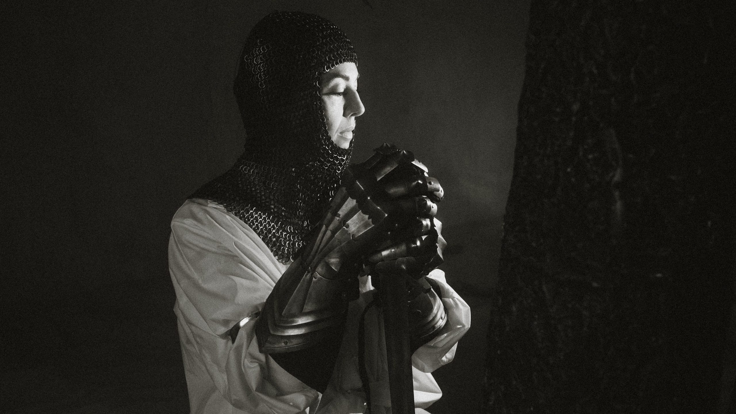 Женская психологическая съёмка в студии. Фотоведьма Дарья Нечинская