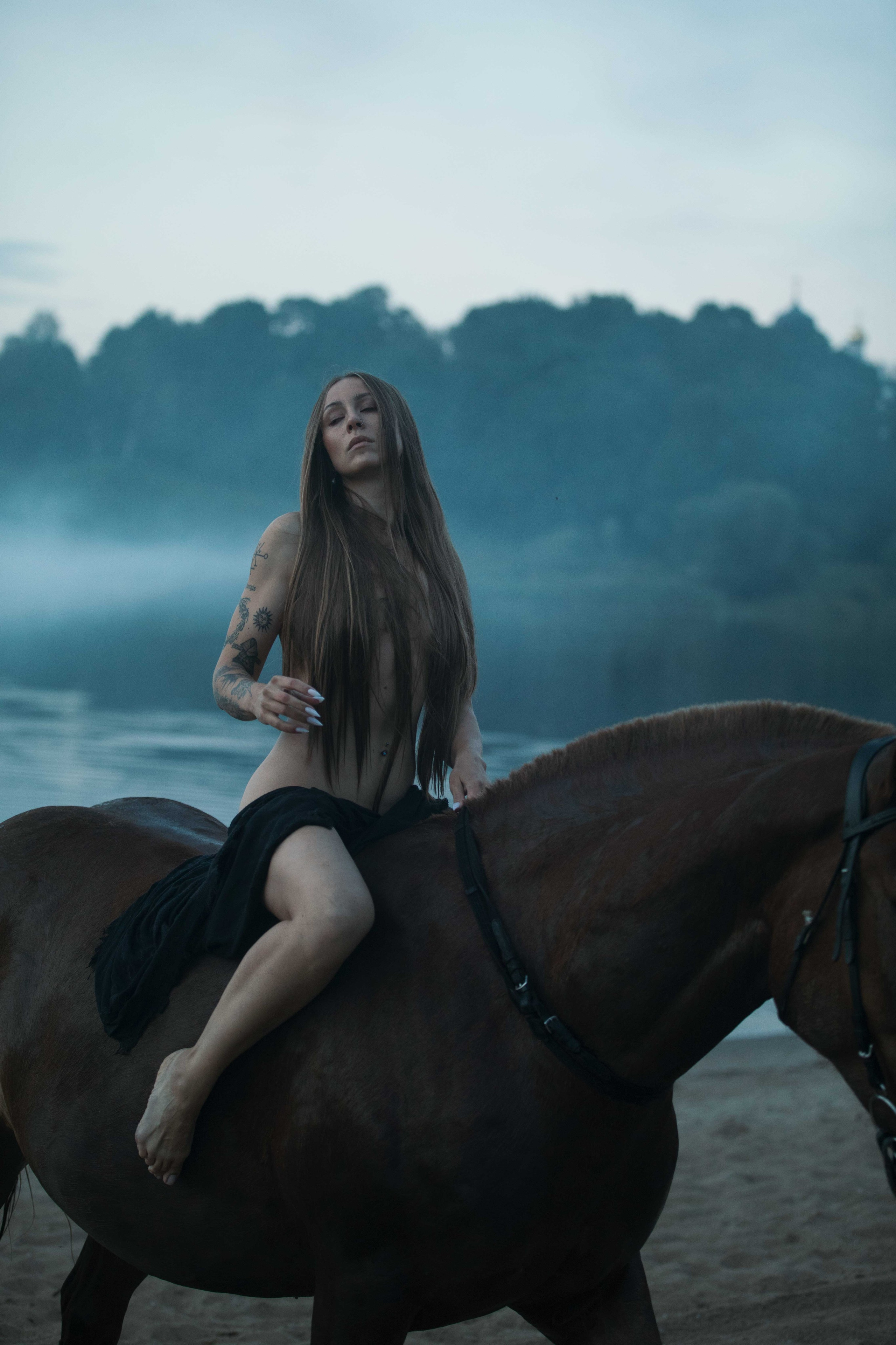 Купание рыжего коня. Фотохудожник из города Пскова