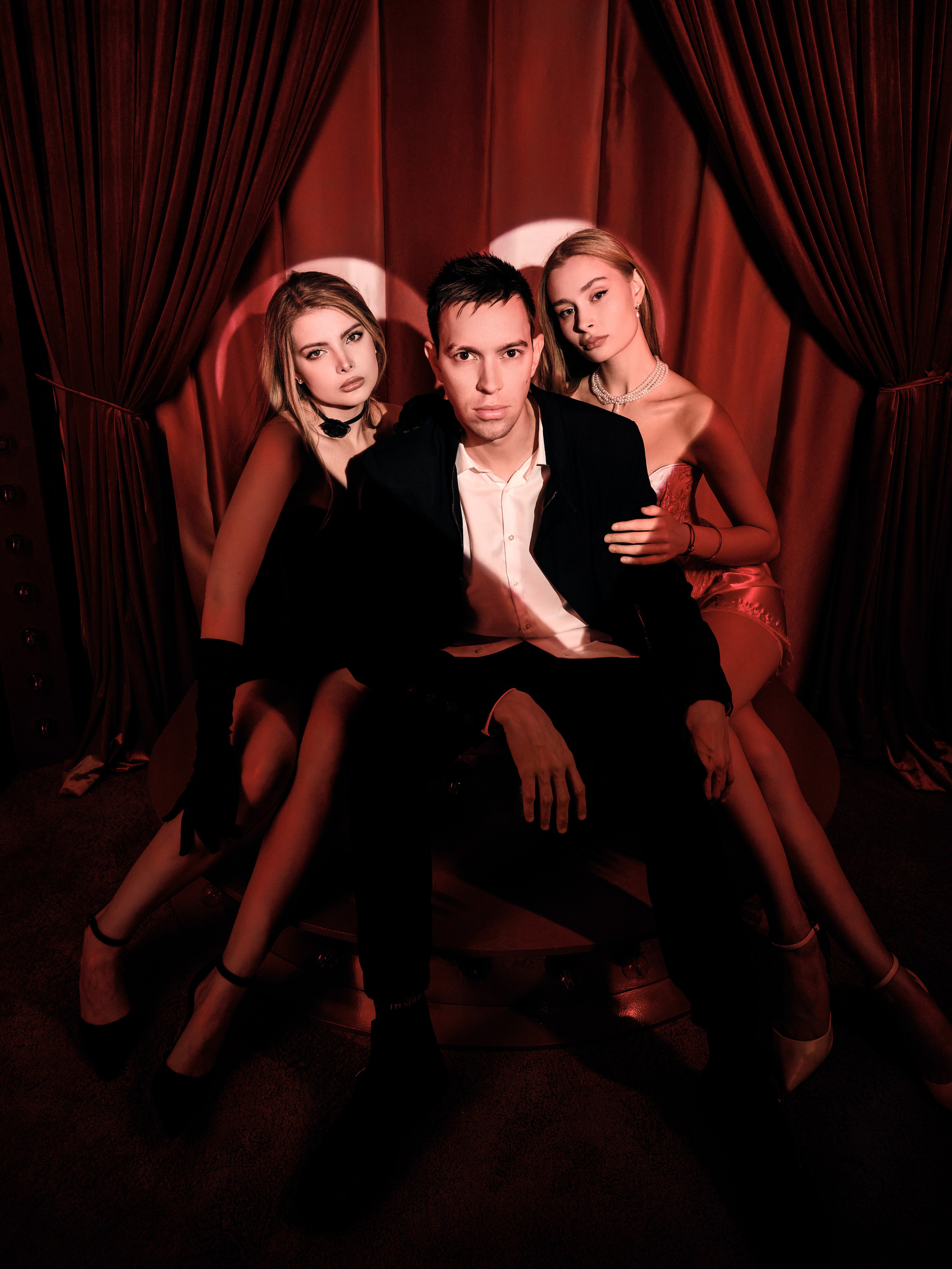 Обложка группы «МСН». Коммерческий, репортажный фотограф в Москве Лейла Мару