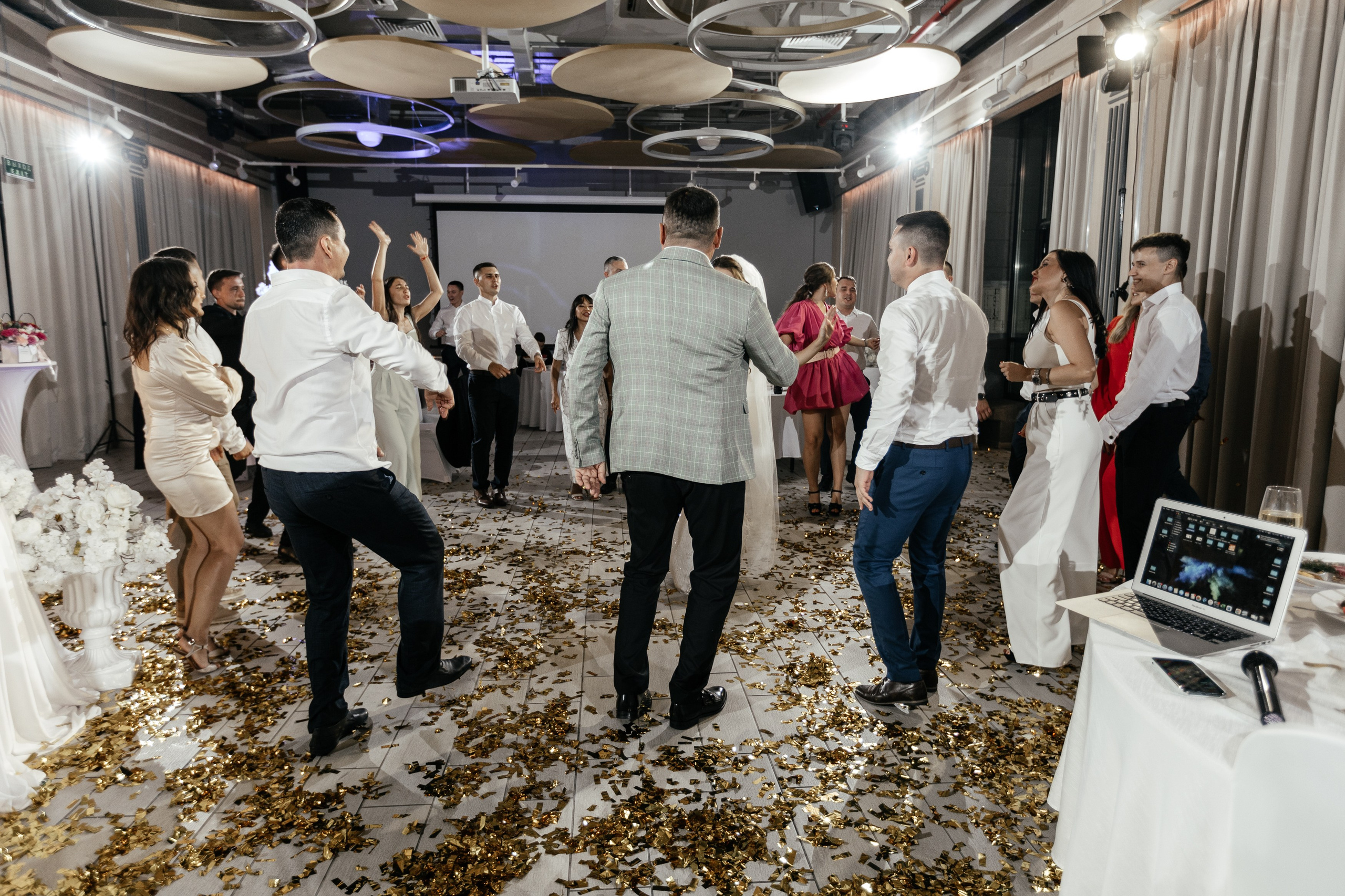 Свадебный фотограф Уфа — Руслан ГабдлисламовЖивые эмоции, красивые кадры, воспоминания на всю жизнь.Работаю по всей Республике Башкортоста. Свадебный фотограф Уфа Руслан Габдлисламов