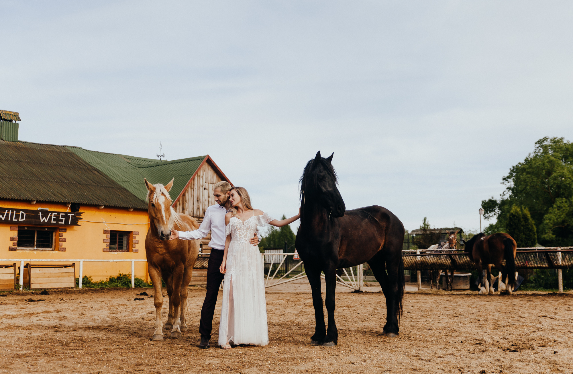 Свадебная фотосессия с лошадьми. Свадебный и семейный фотограф в Москве Андрасюк Елена