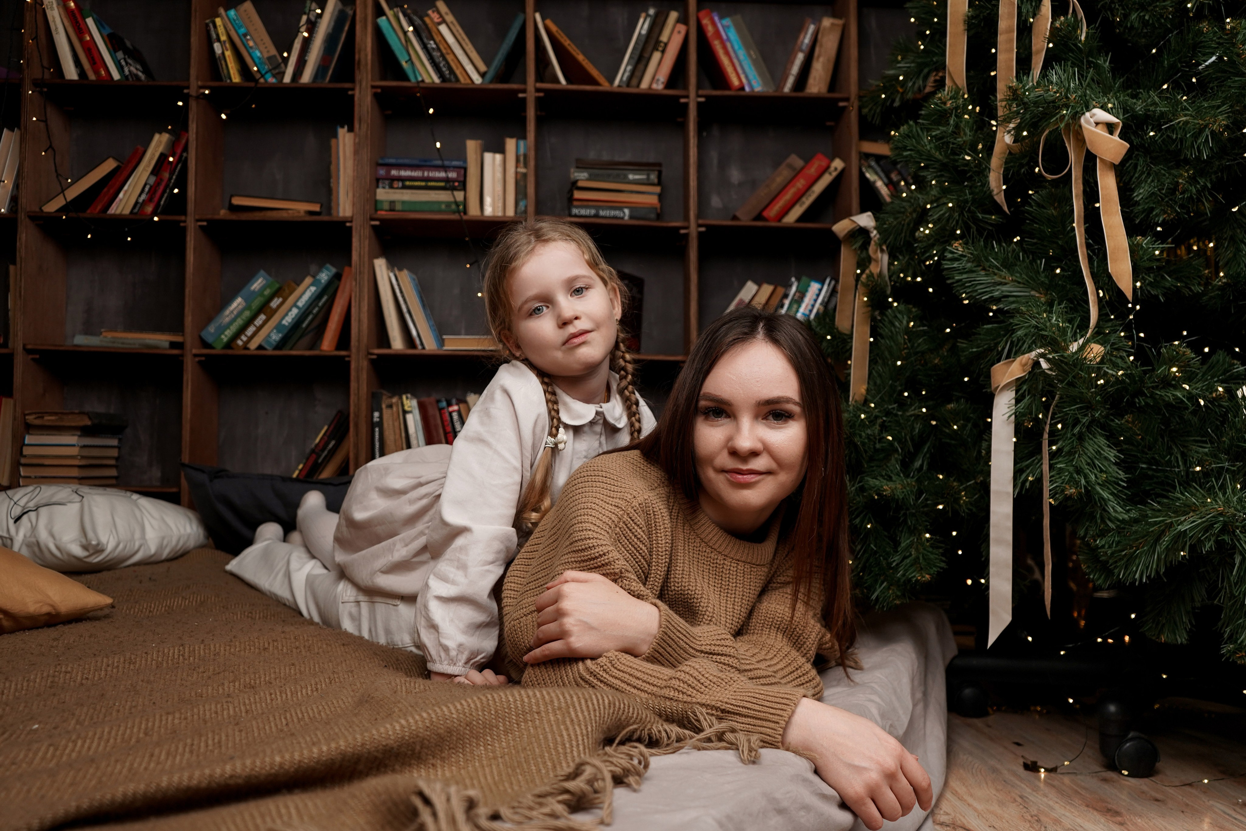 Новогодняя семейная фотосессия в фотостудии Рафинад. Фотограф Ростов-на-Дону и Новочеркасск. Свадебный фотограф в Ростове-на-Дону. Таинство Крещения и Венчания, семейные фотосессии. Алёна Чёботова