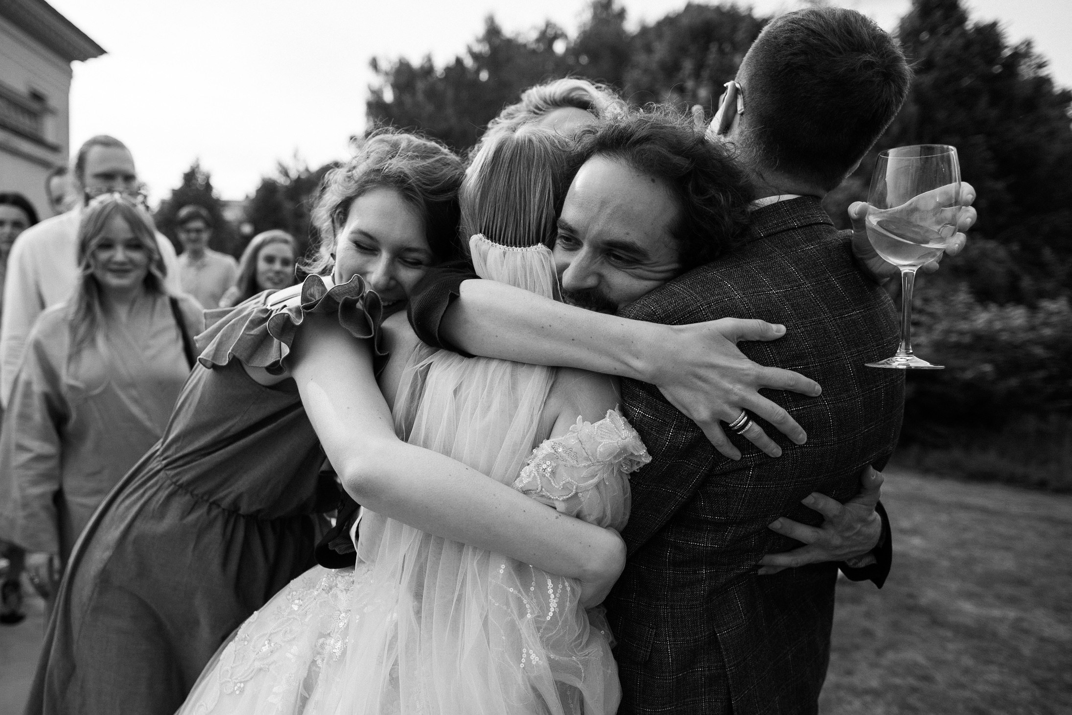 HOLDING_OUT_OF_THE_HERO. Wedding photographer in Europe