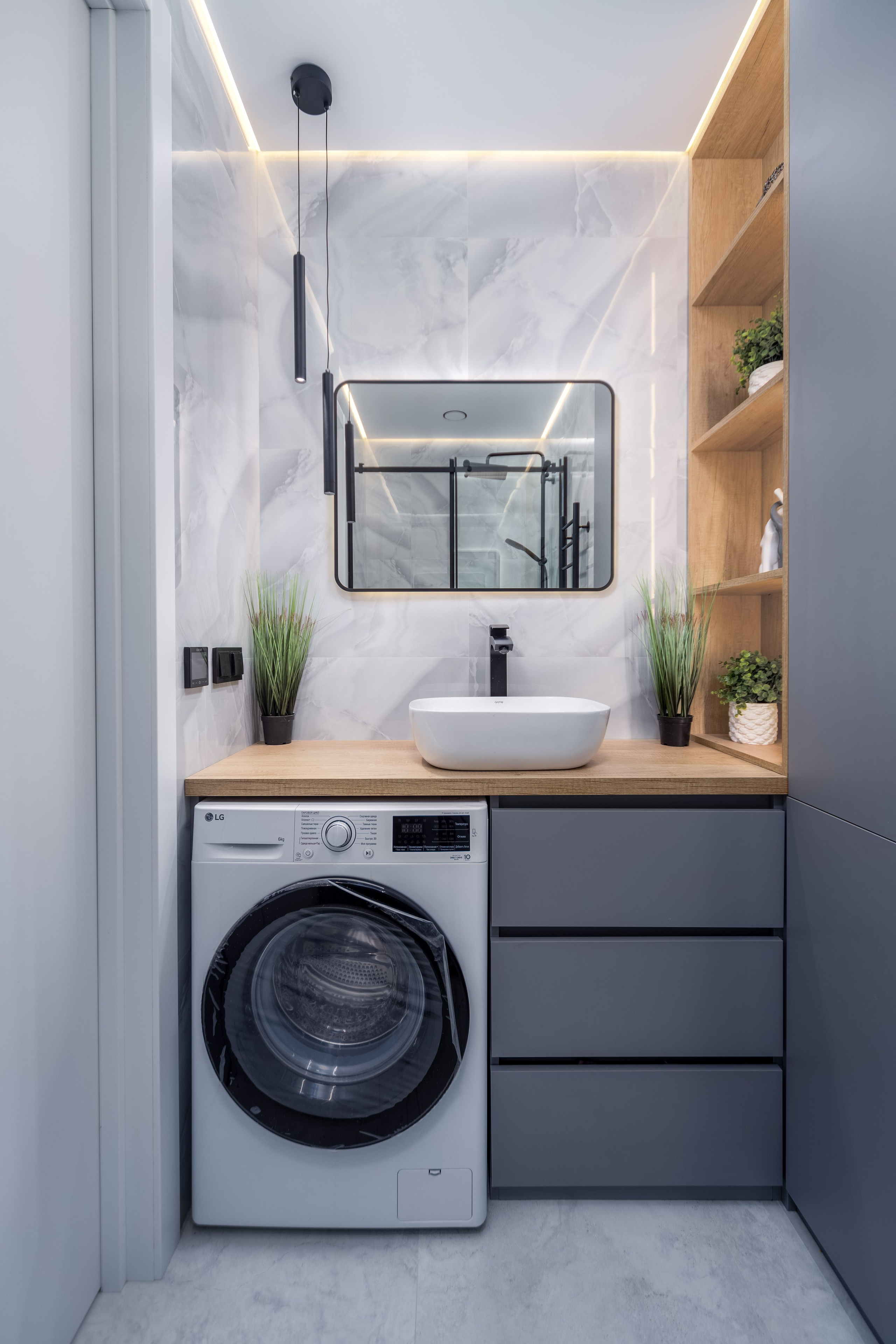 Фото интерьера зоны умывальника в ванной комнате в евротрешке в комплексе Минск Мир