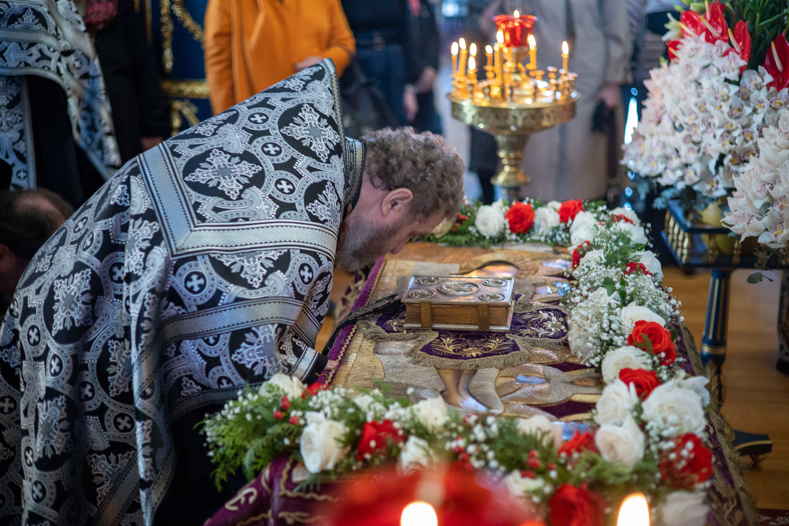 ВЕЧЕРНЯ С ВЫНОСОМ ПЛАЩАНИЦЫ. НИКОЛО-БОГОЯВЛЕНСКИЙ МОРСКОЙ СОБОР