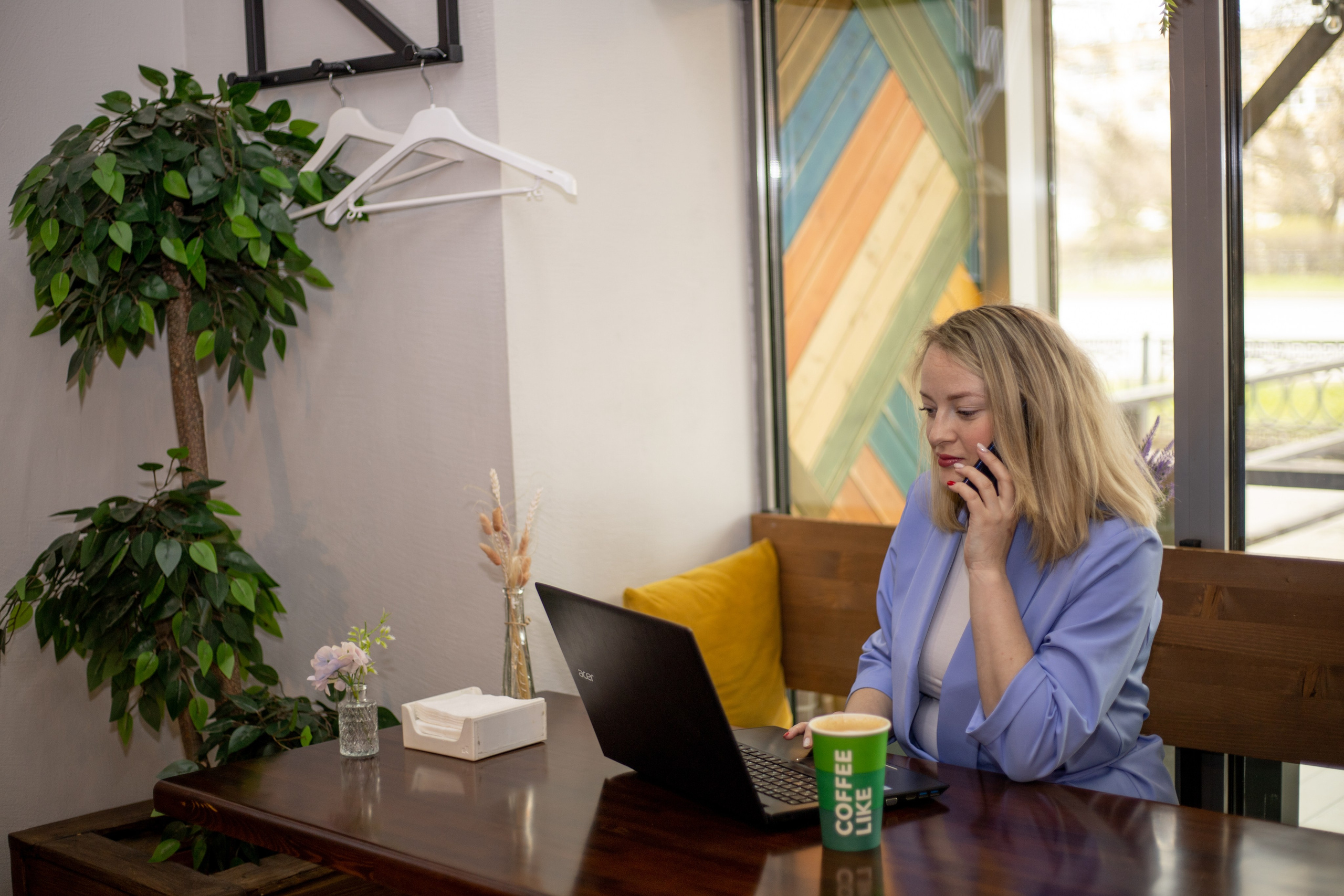 Фотосессия в кафе. Фотограф новорожденных в Екатеринбурге