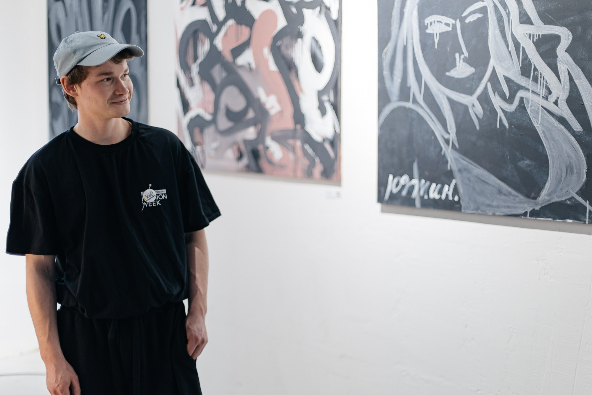 IZZI ROOM | Открытие выставки | май 2025. Репортажный фотограф в Санкт-Петербурге СПБ Алиса Ческидова на ваше мероприятие