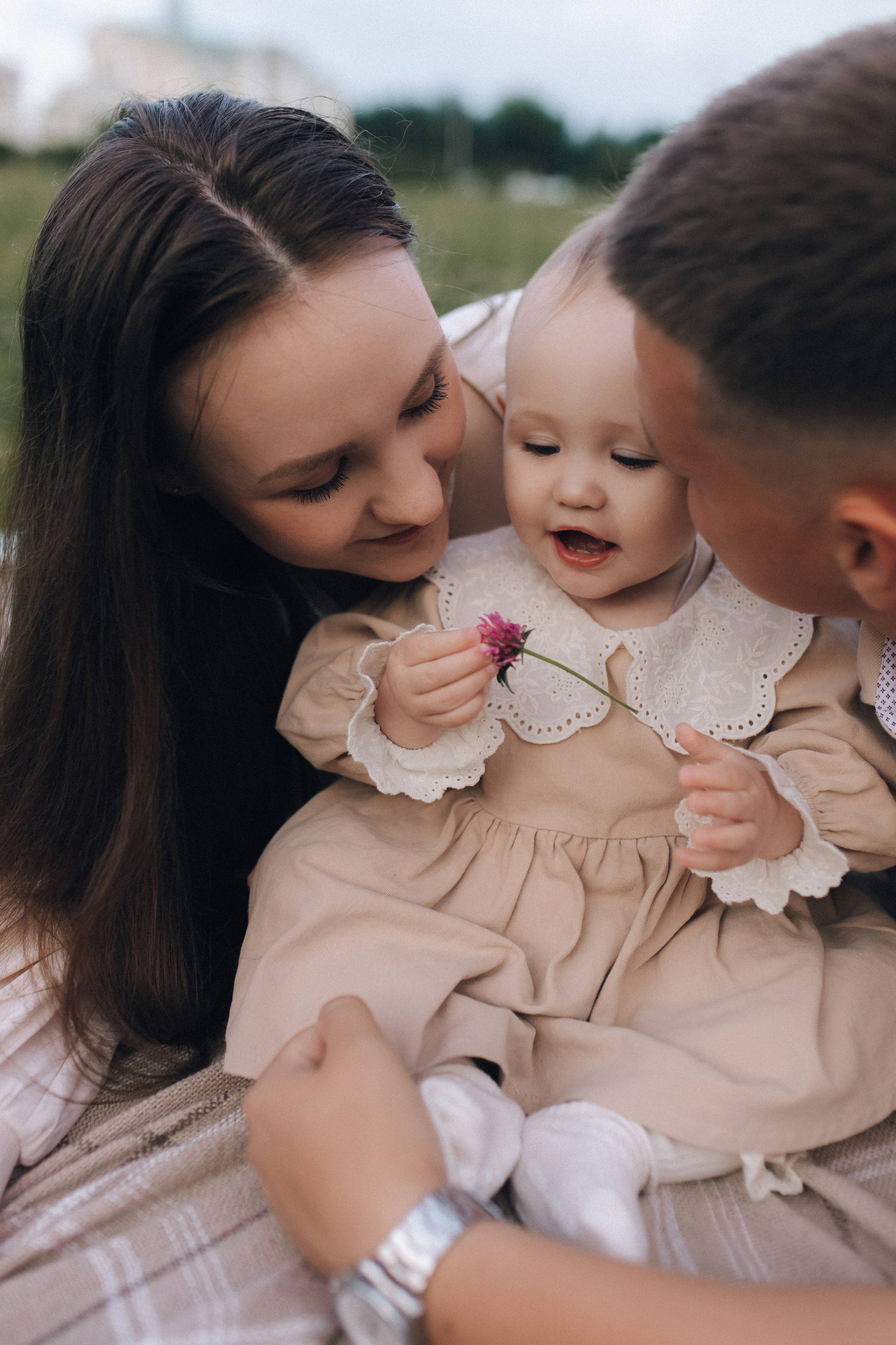 Семейная фотосессия летом в городе. Семейный фотограф Екатеринбург Черепанова Олеся