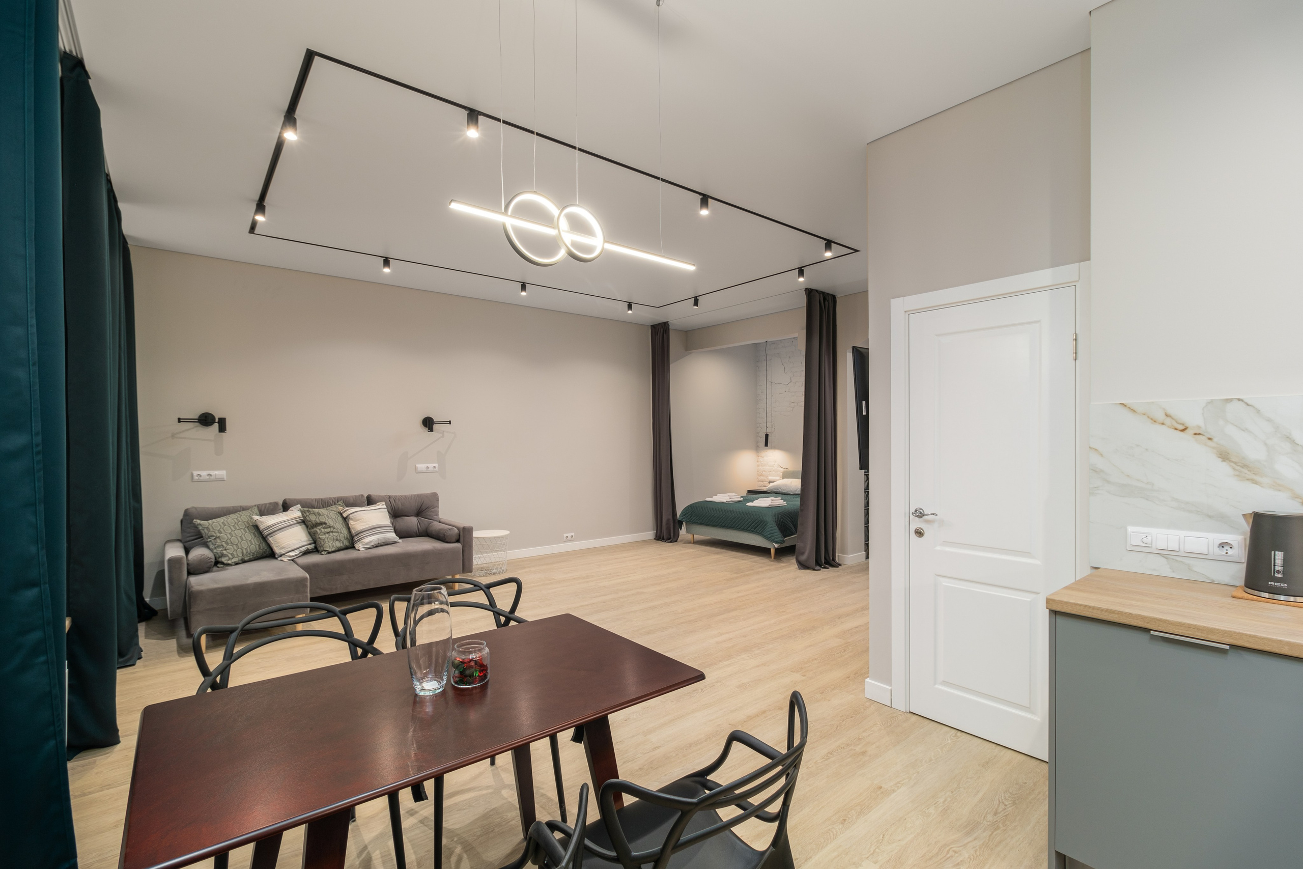 Просторная студия в центре