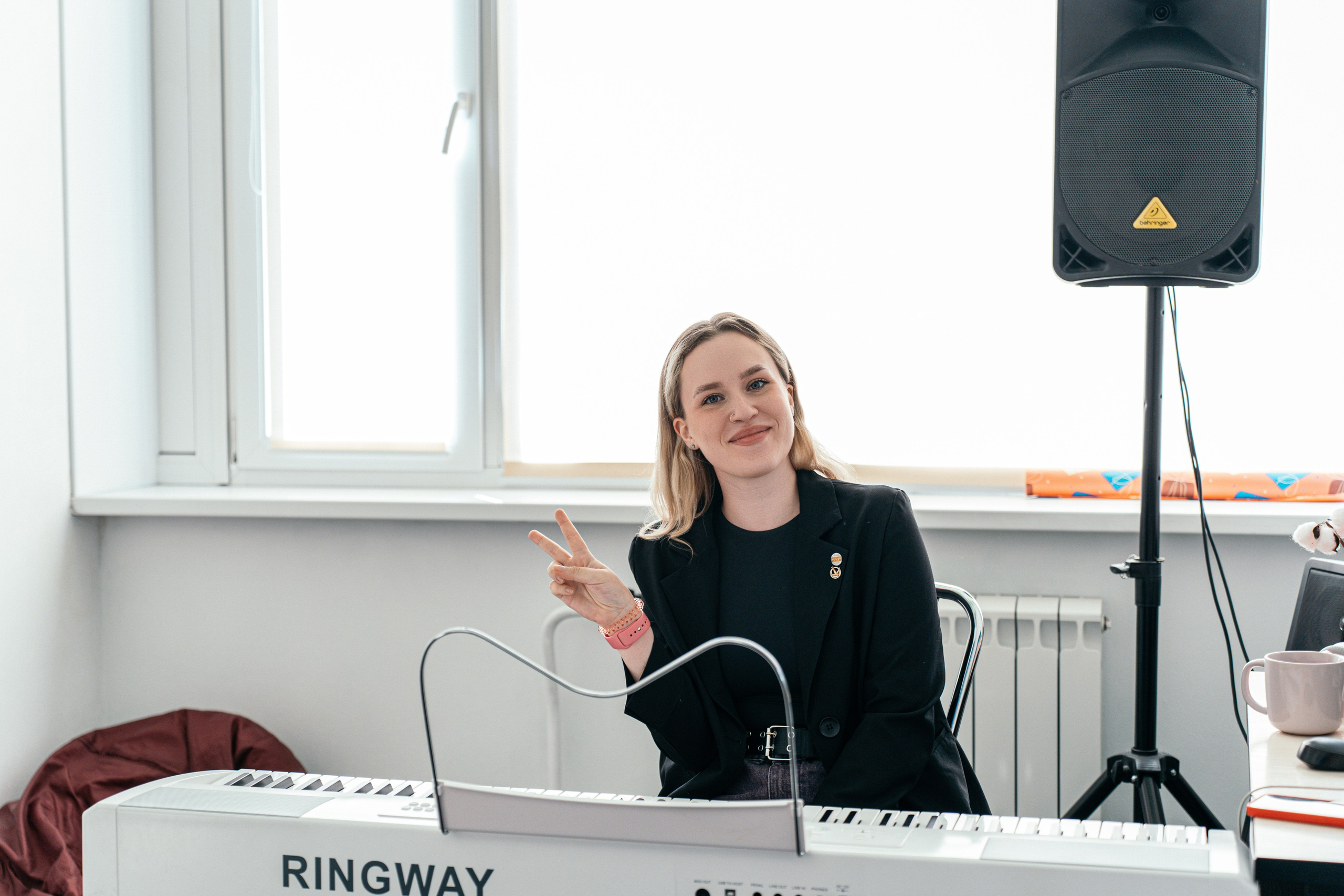 Hi Music. Я занимаюсь событийной, свадебной, товарной, студийной… фотографией