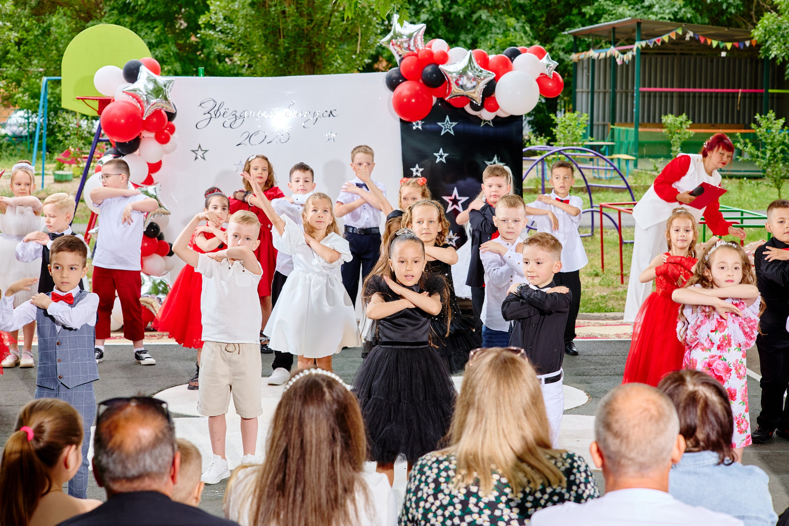 Выпускной 45 сад. Фотограф Выпускные альбомы Таганрог Сергей Коробченко