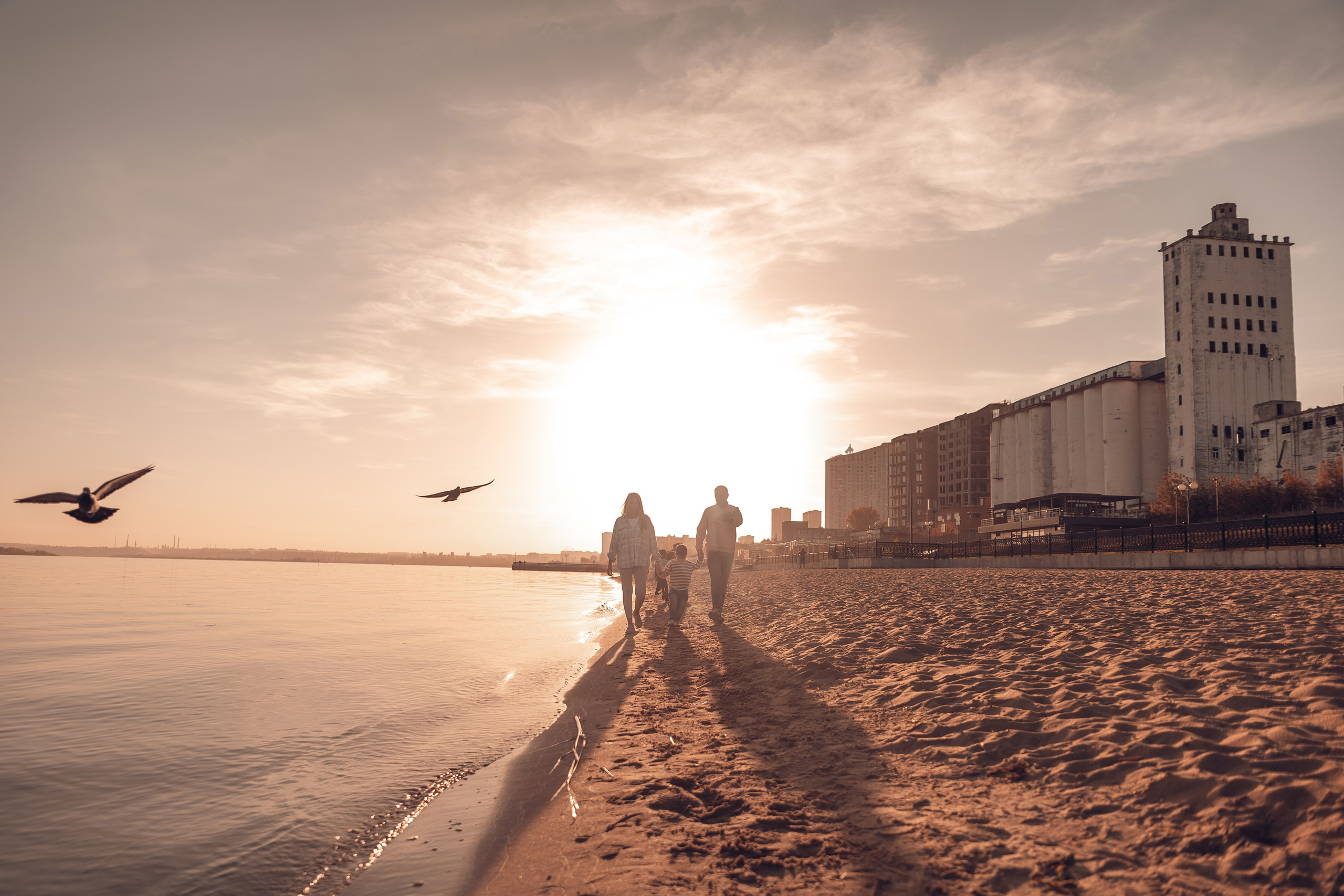 Алексей, Елена и Тимур. Пляж. Главная